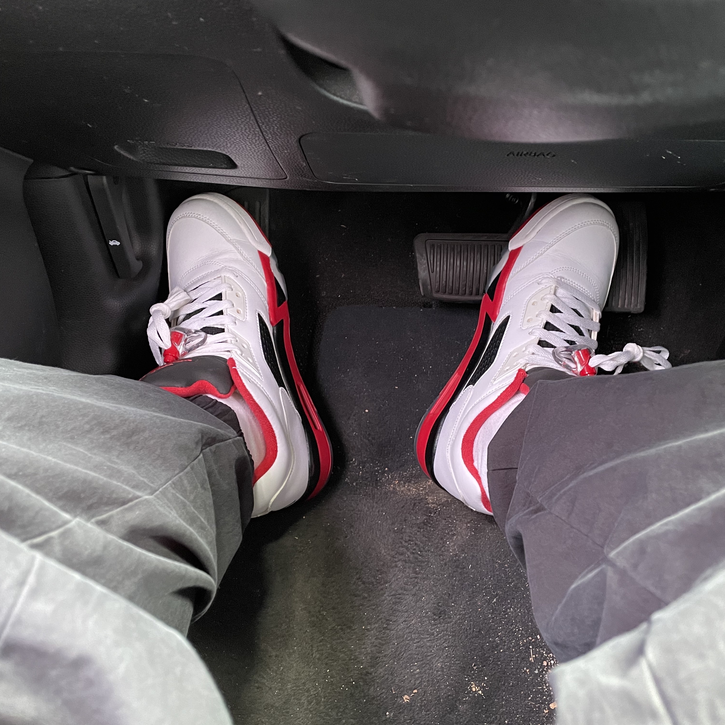 Jordan 5 Retro Low Fire Red 착용 스타일 - 2