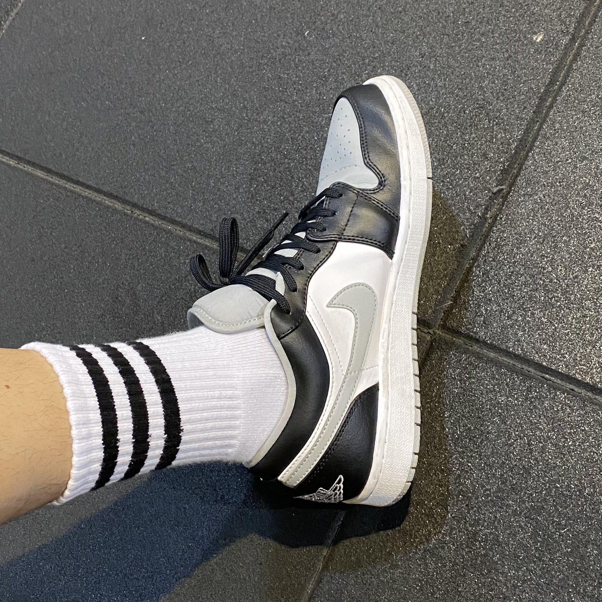 Jordan 1 Low Black Light Smoke Grey 착용 스타일