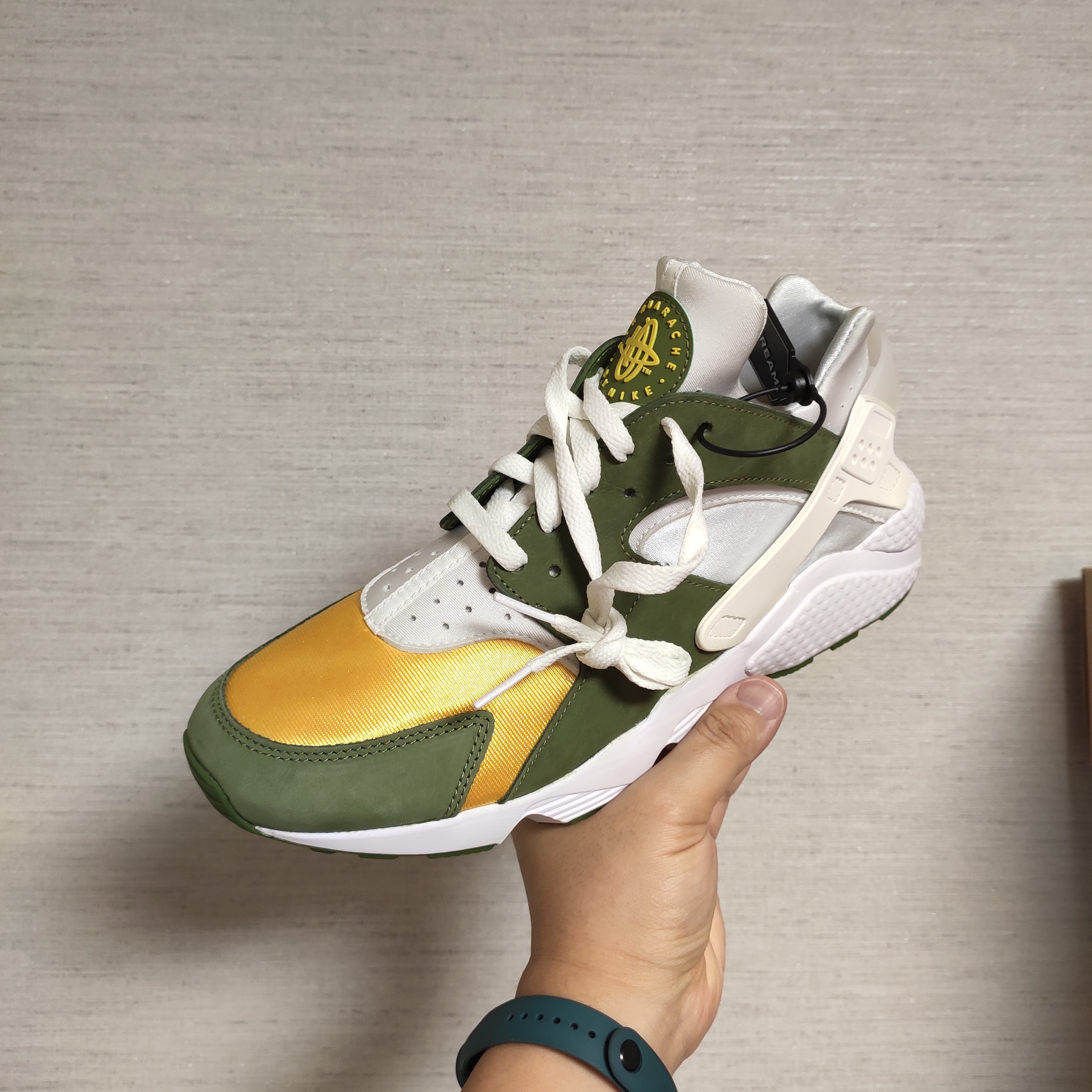 Nike x Stussy Air Huarache LE Dark Olive 착용 스타일 - 4