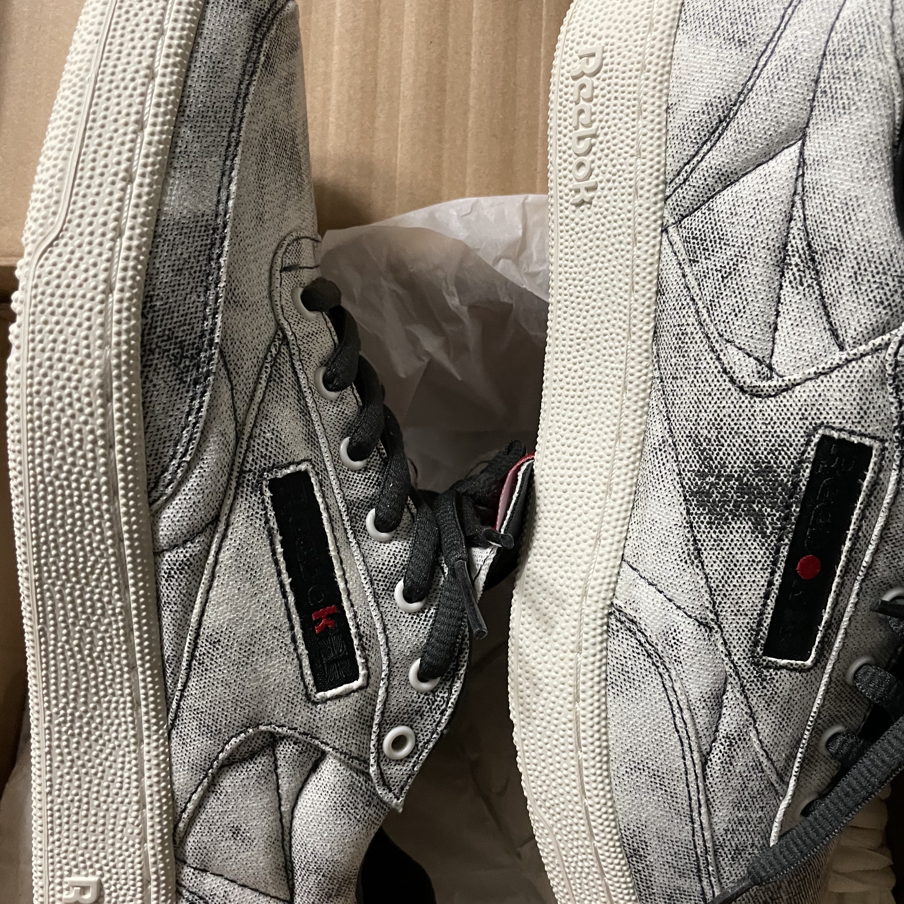 Reebok x Kendrick Lamar Club C Acid Wash 착용 스타일 - 1