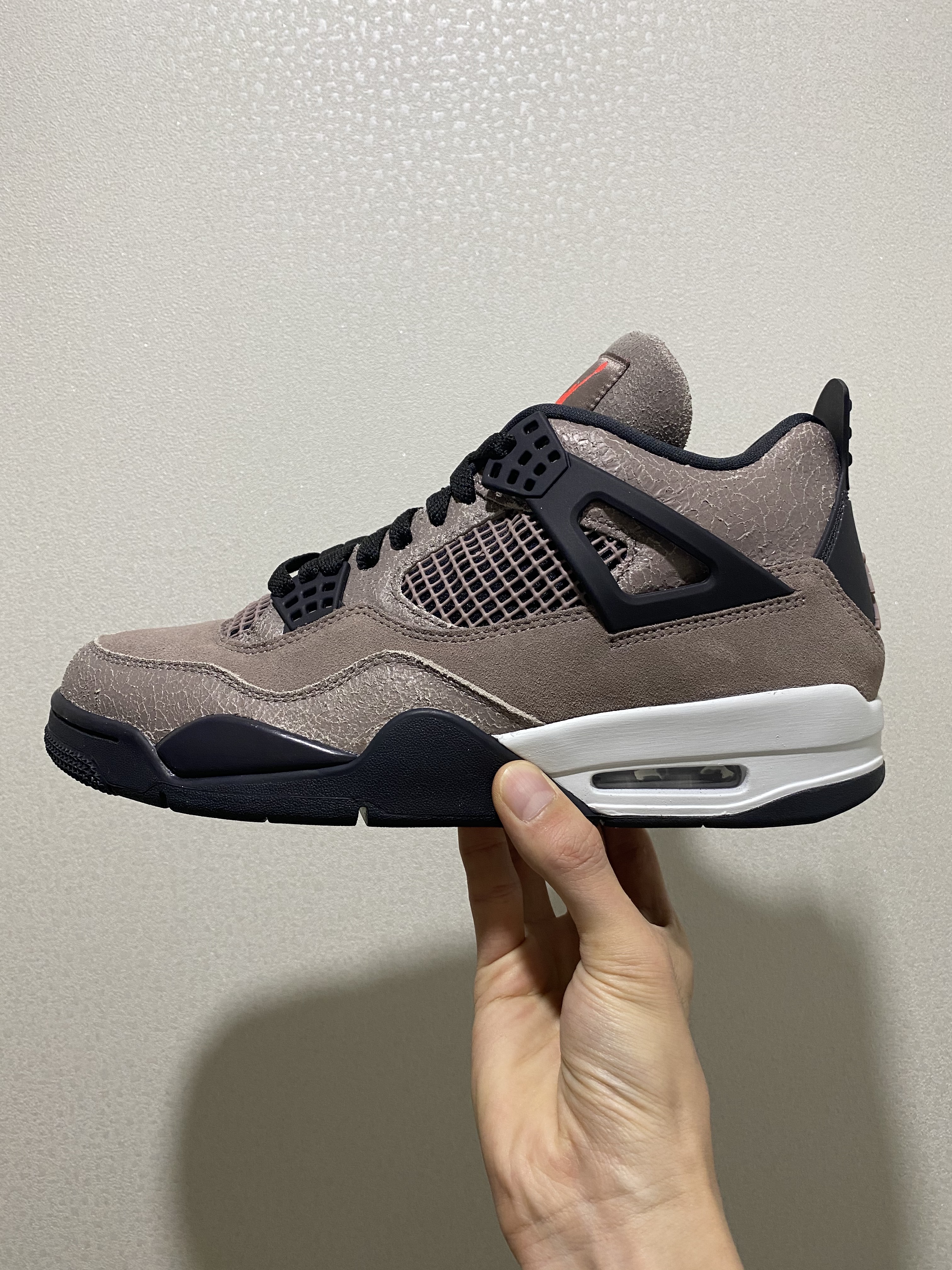 Jordan 4 Retro Taupe Haze 착용 스타일 - 3