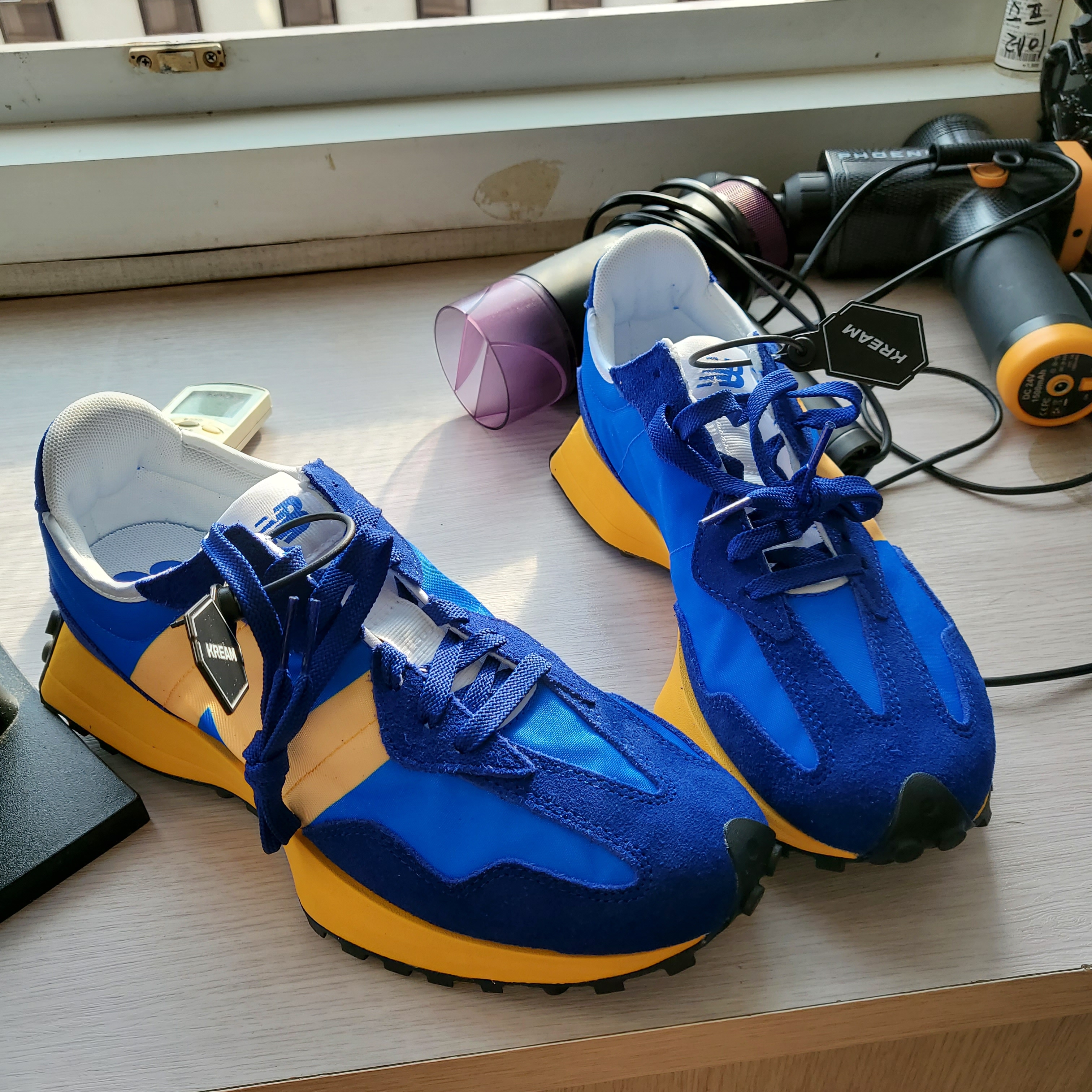 New Balance 327 Blue 착용 스타일