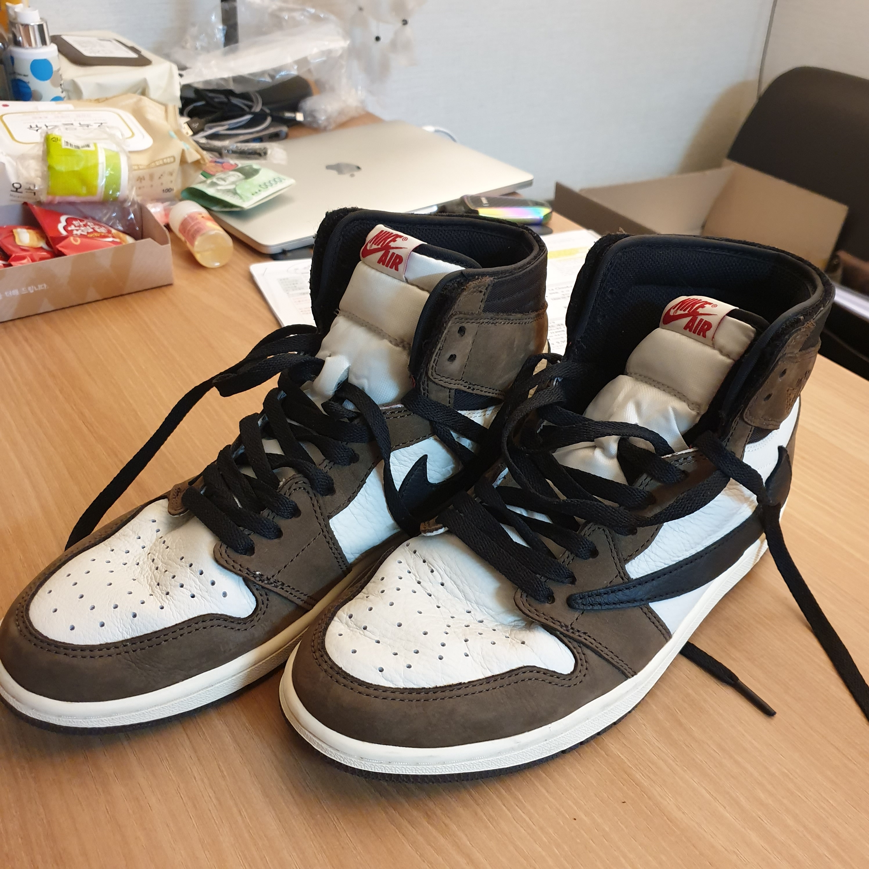 Jordan 1 x Travis Scott Retro High OG SP Mocha 착용 스타일
