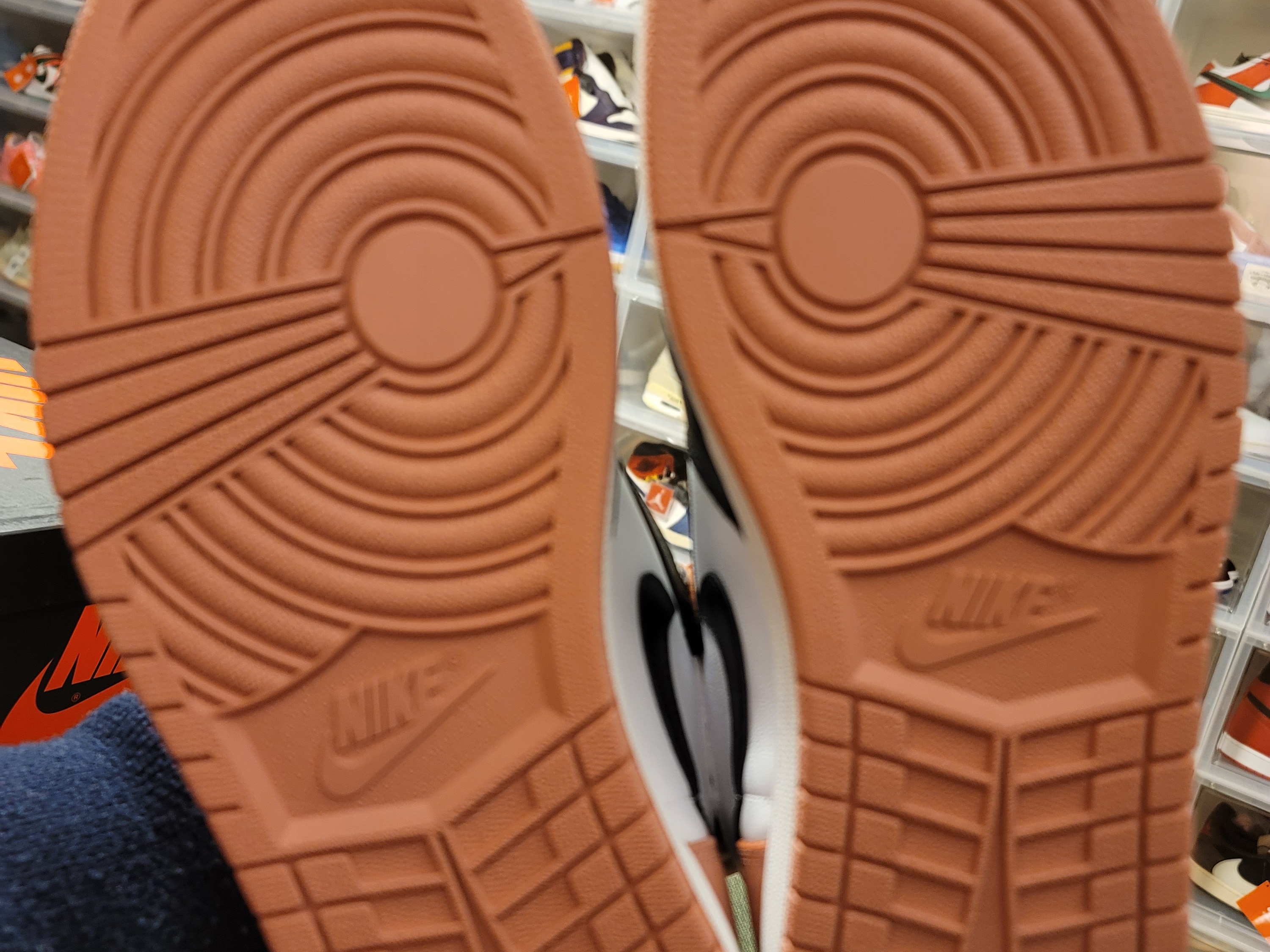 Jordan 1 Retro High Rust Pink 착용 스타일 - 4