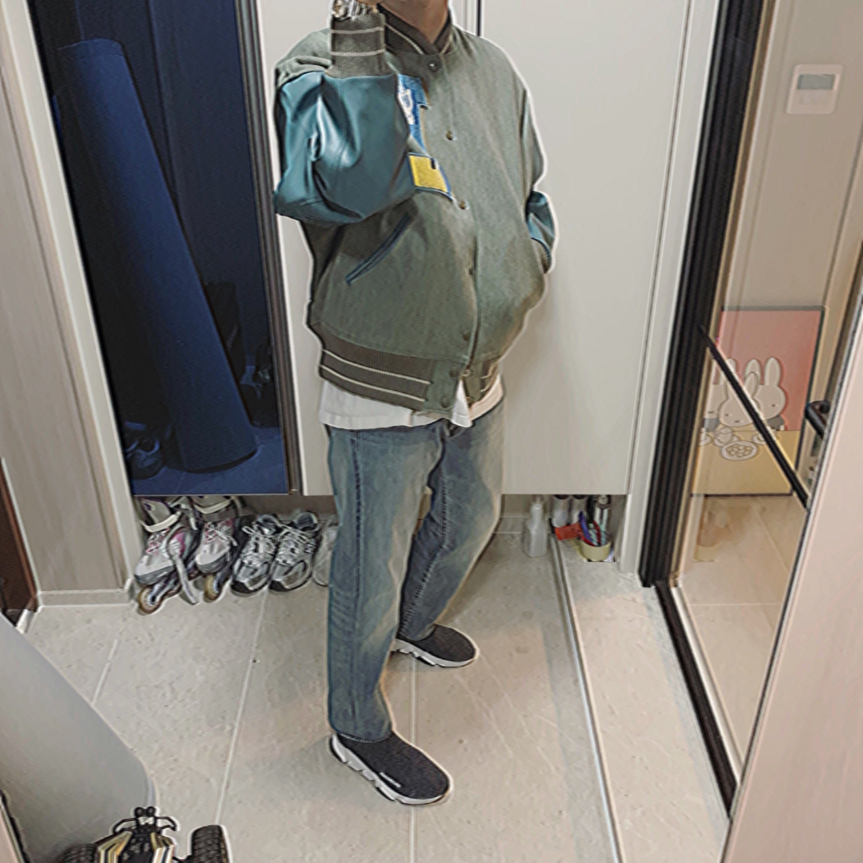 Balenciaga Speed Trainer Grey White Black 착용 스타일 - 1