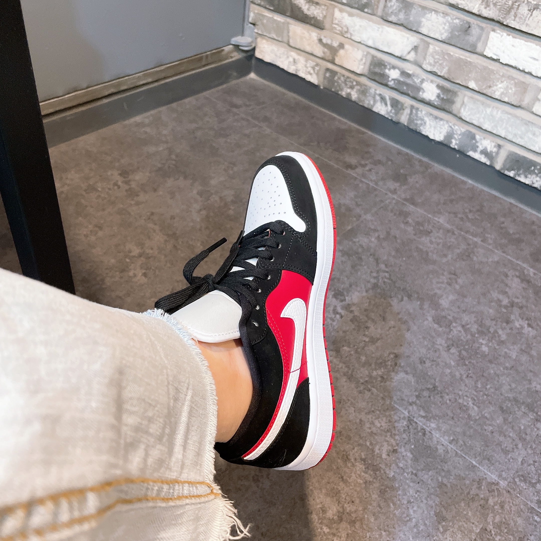(W) Jordan 1 Low Gym Red Black White 착용 스타일 - 3