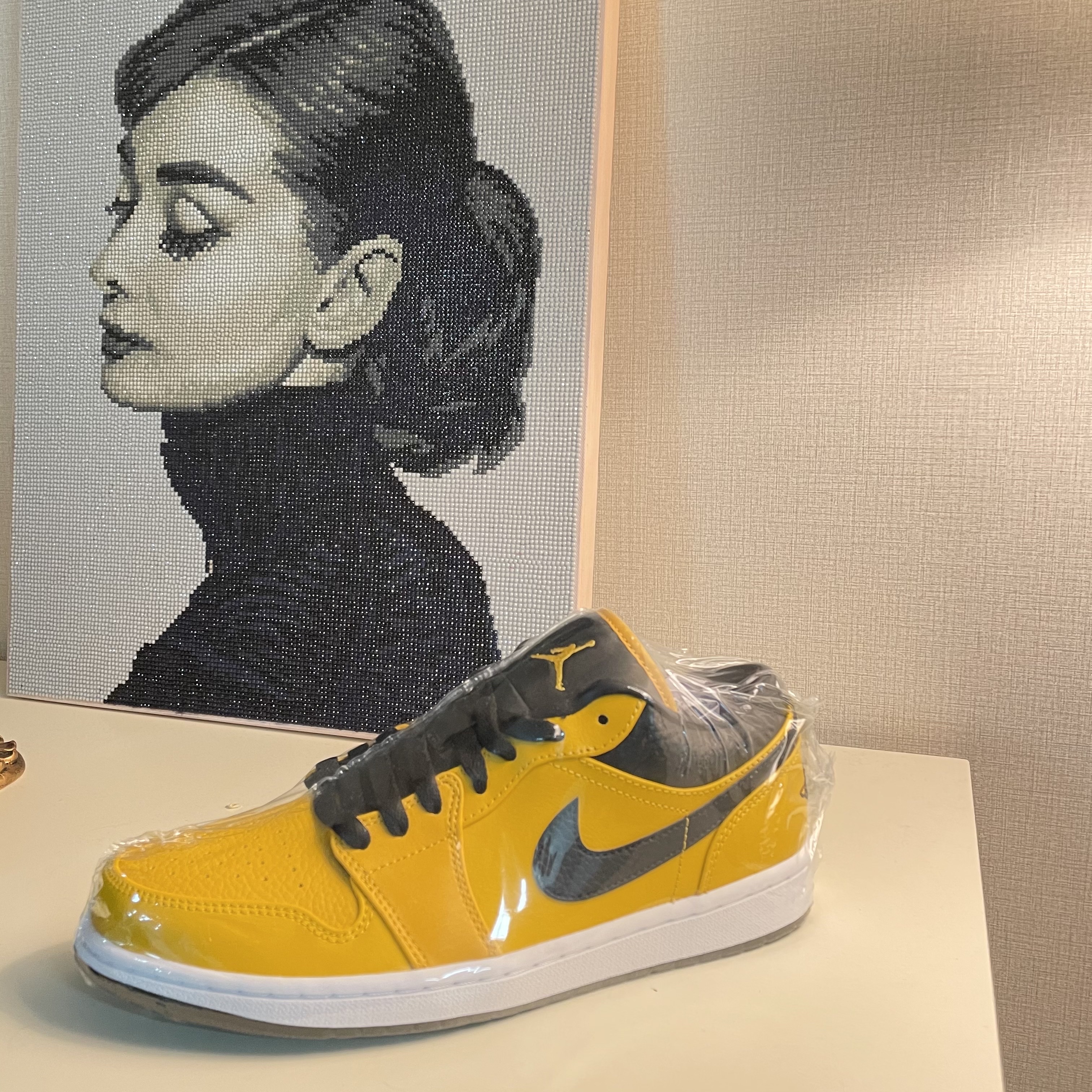 Jordan 1 Low University Gold Black 착용 스타일