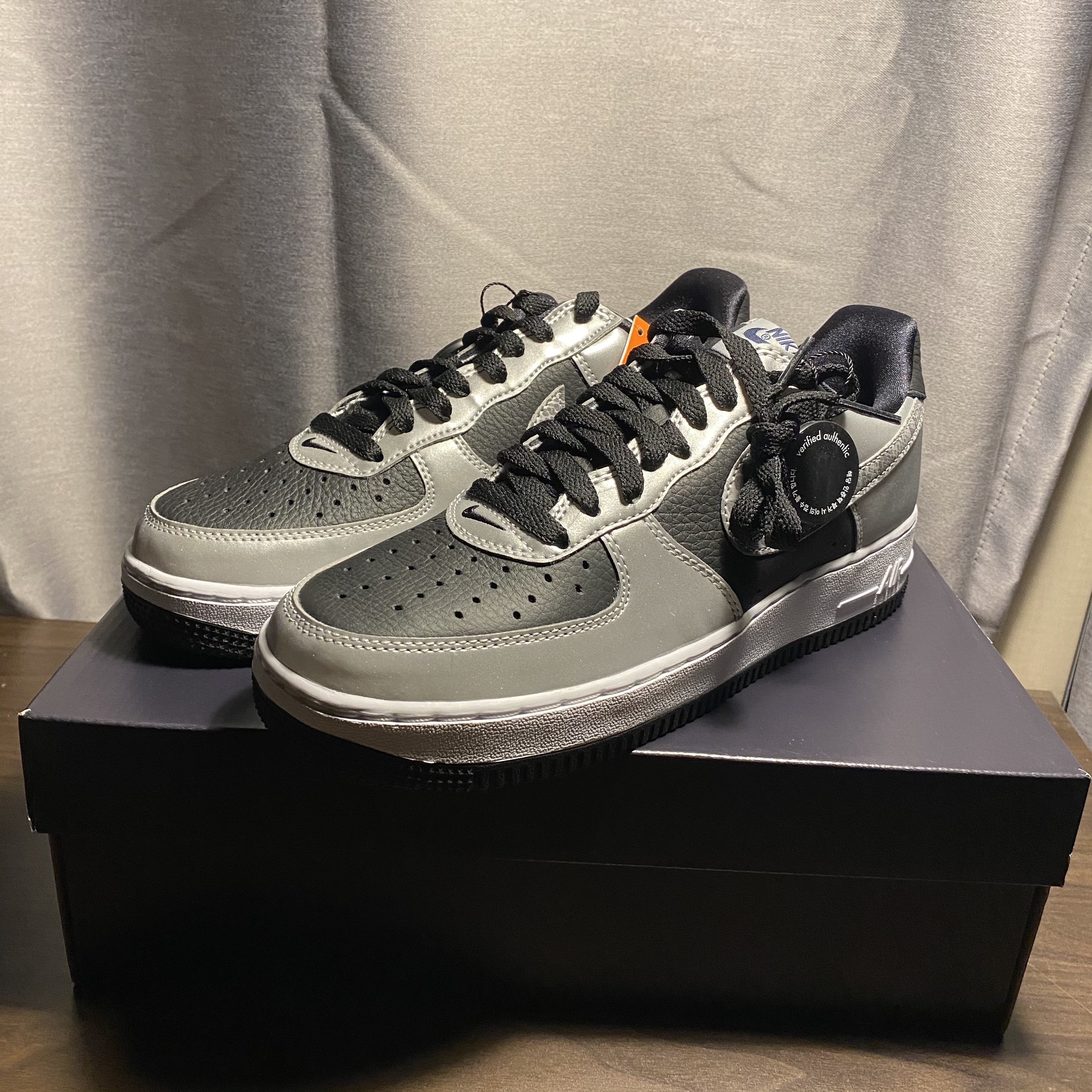 Nike Air Force 1 B Silver Snake 착용 스타일 - 1