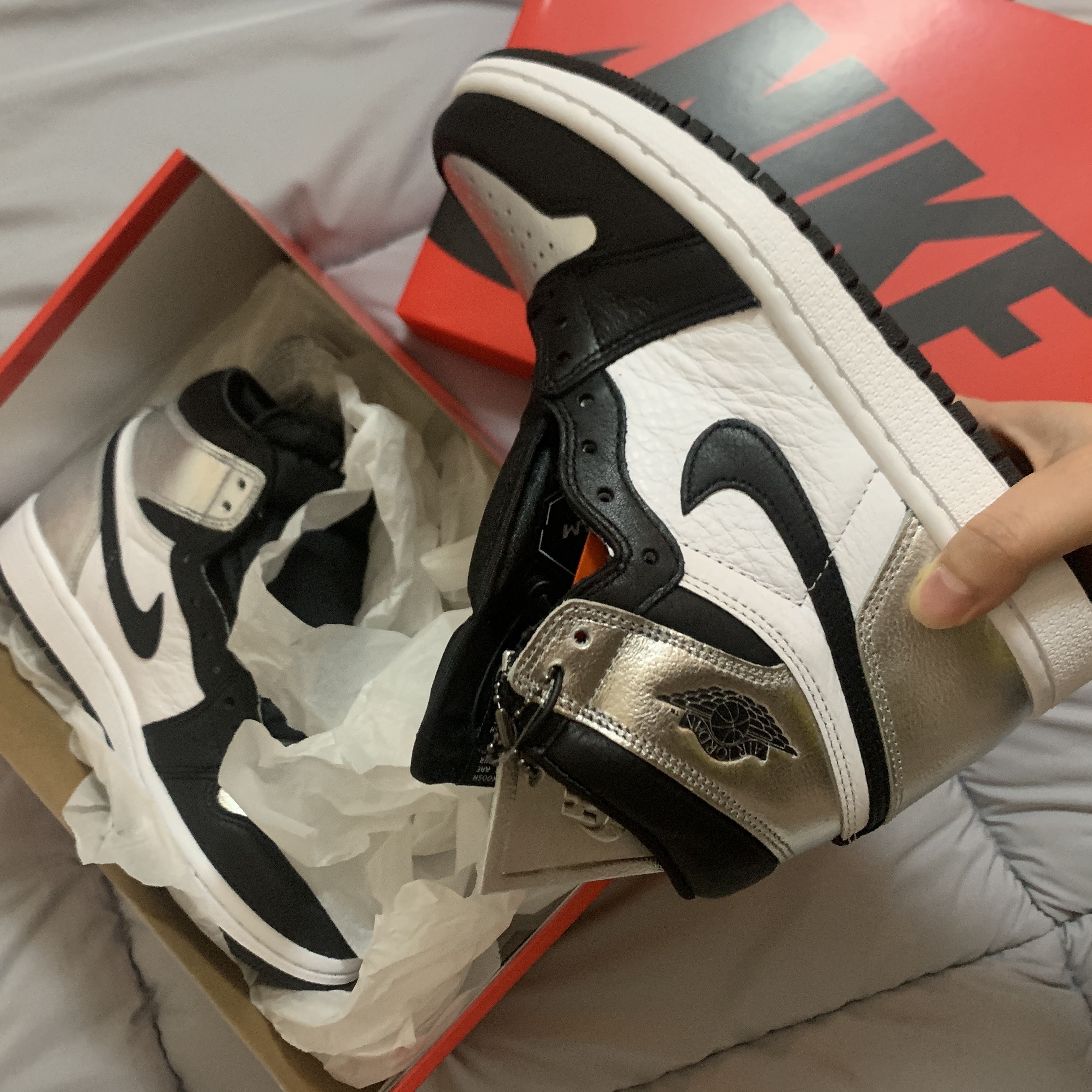 (W) Jordan 1 Retro High OG Silver Toe 착용 스타일 - 1