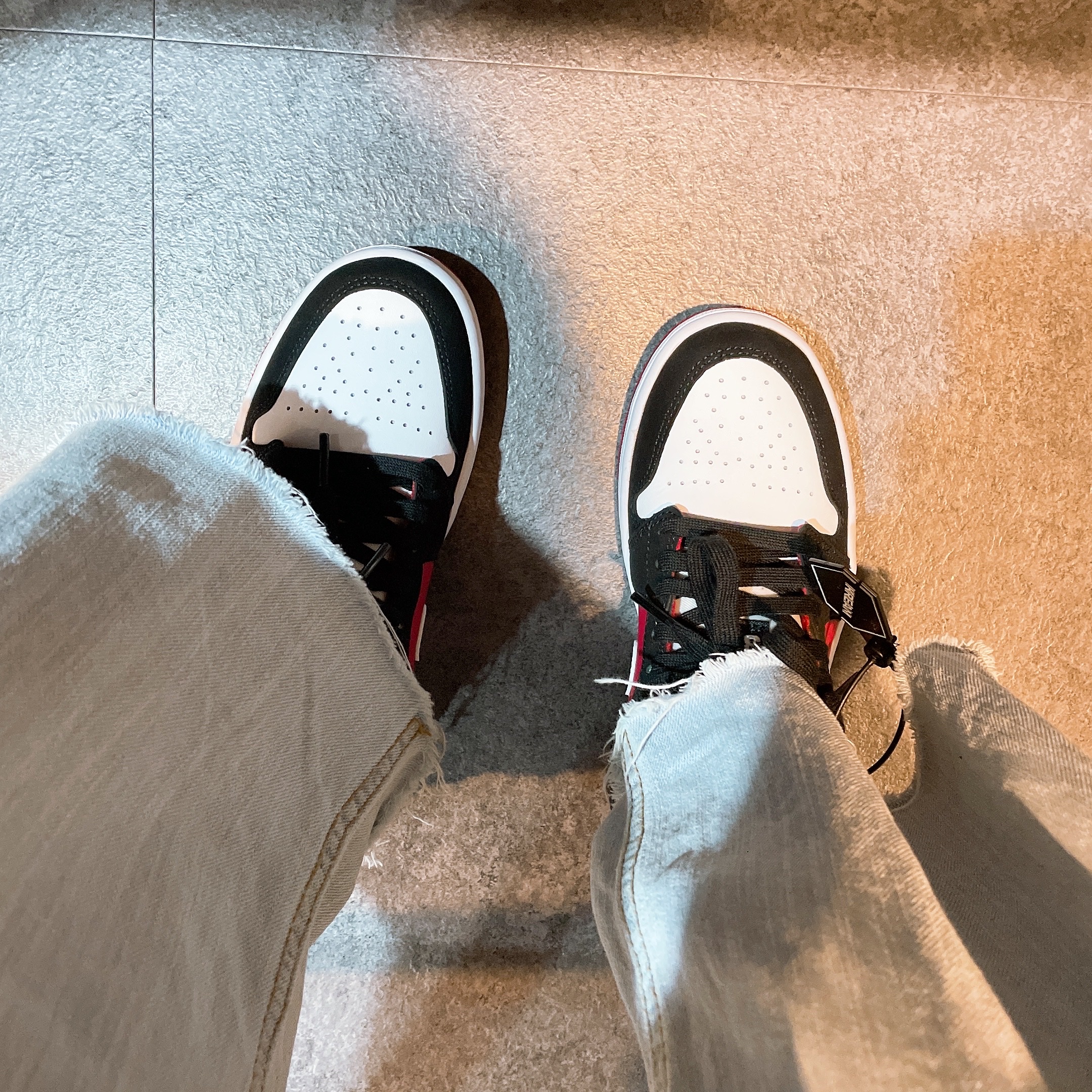 (W) Jordan 1 Low Gym Red Black White 착용 스타일 - 1