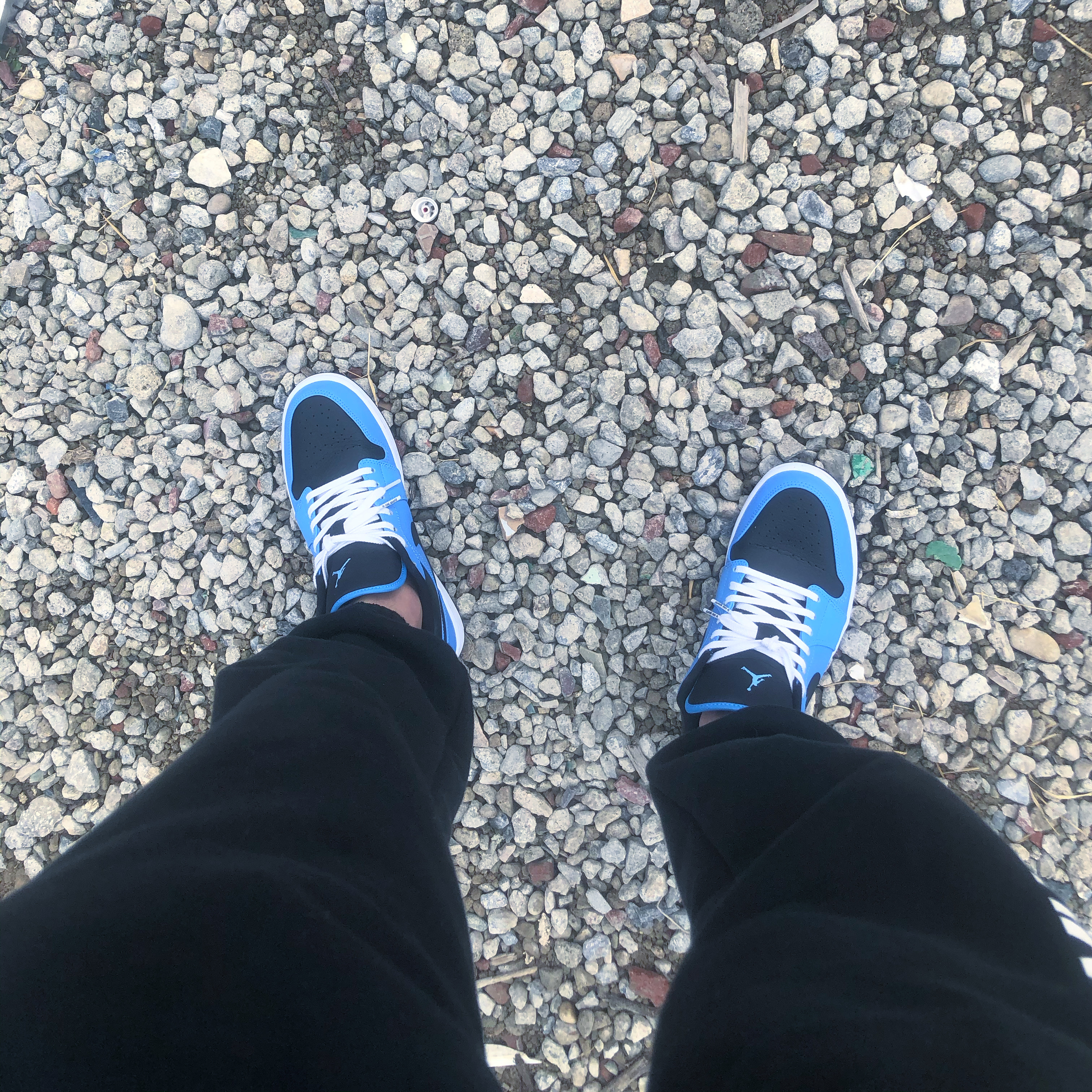 Jordan 1 Low University Blue Black 착용 스타일