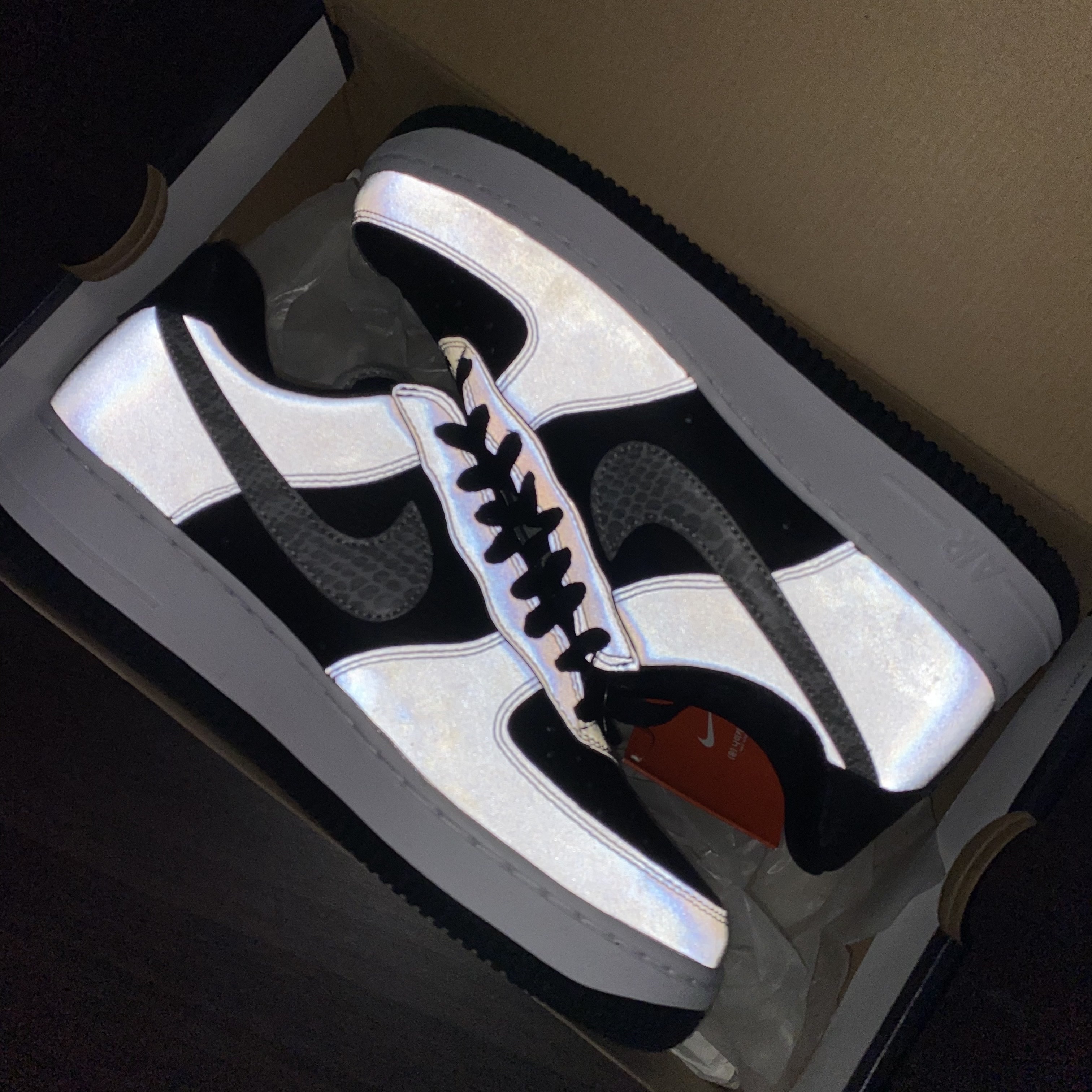 Nike Air Force 1 B Silver Snake 착용 스타일 - 4
