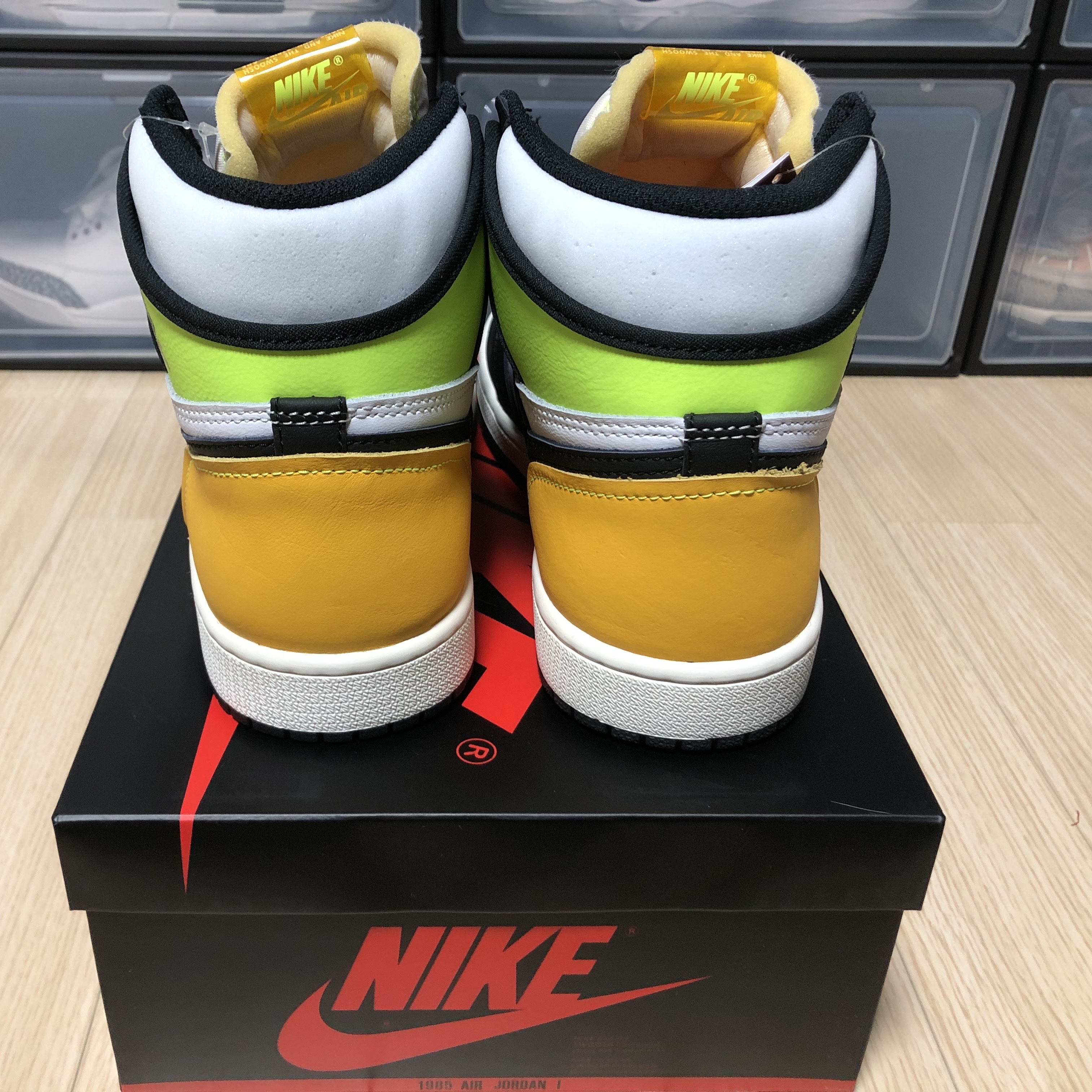 Jordan 1 Retro High OG Volt Gold 착용 스타일 - 3