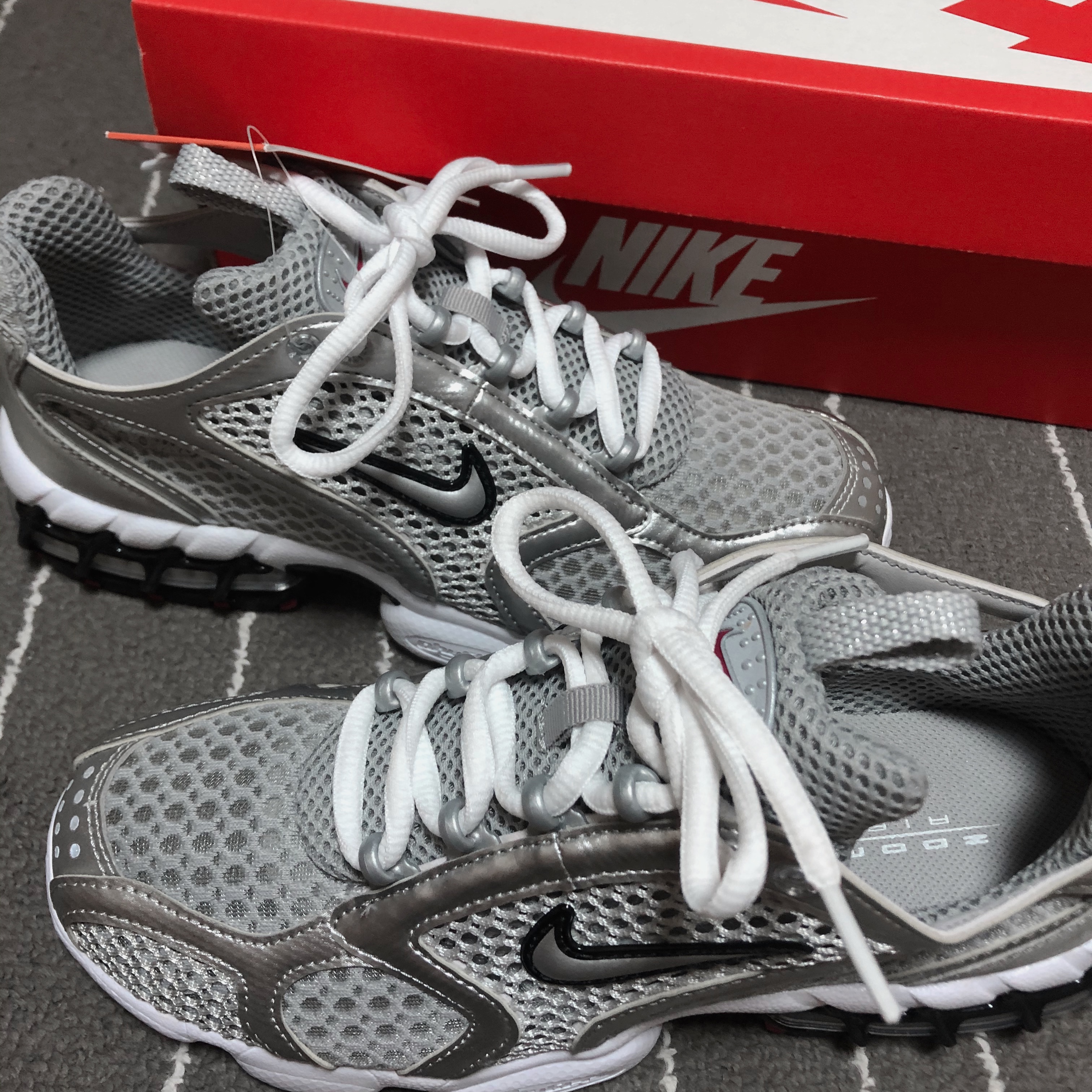 Nike Air Zoom Spiridon Cage 2 Metallic Silver 착용 스타일 - 1