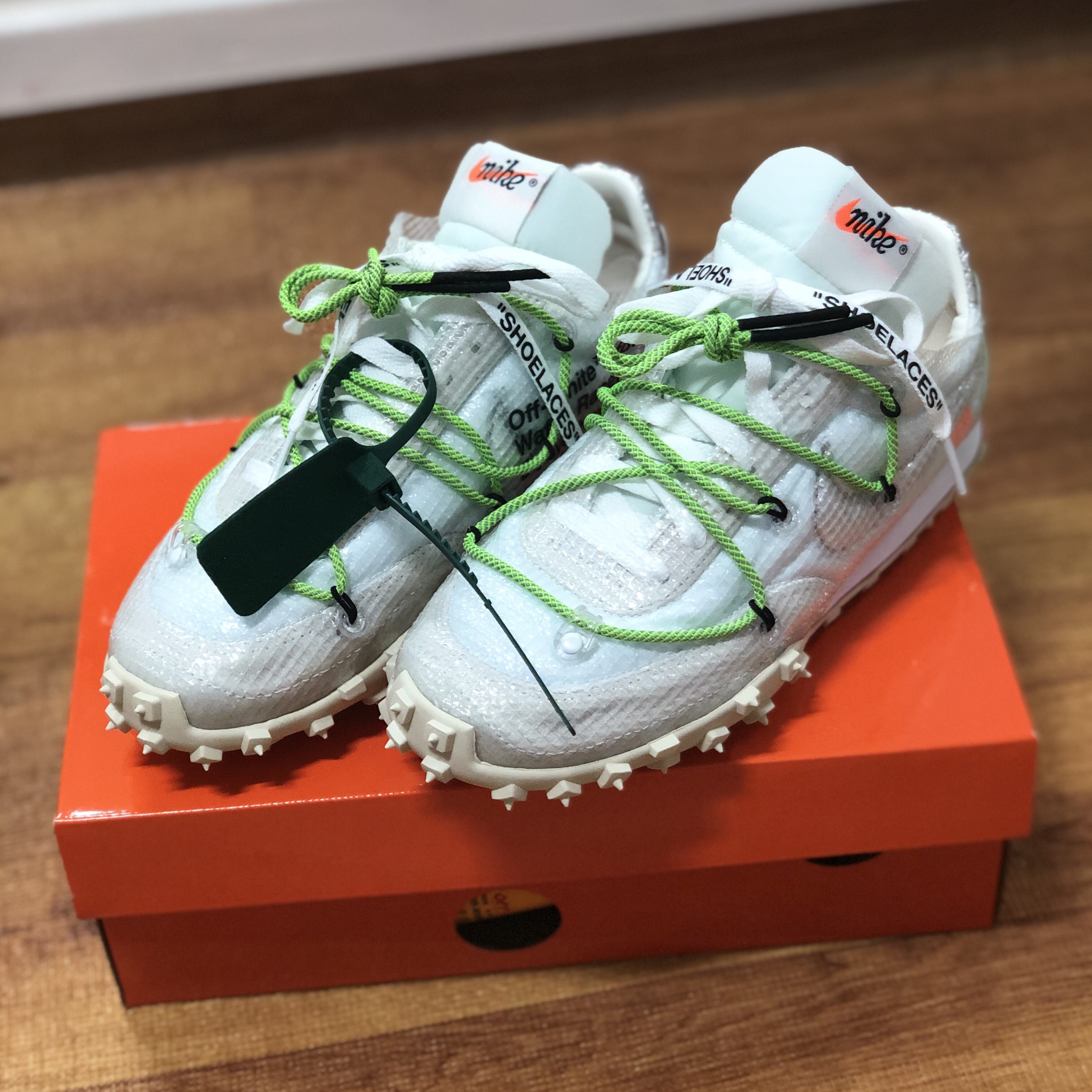(W) Nike x Off-White Waffle Racer White 착용 스타일