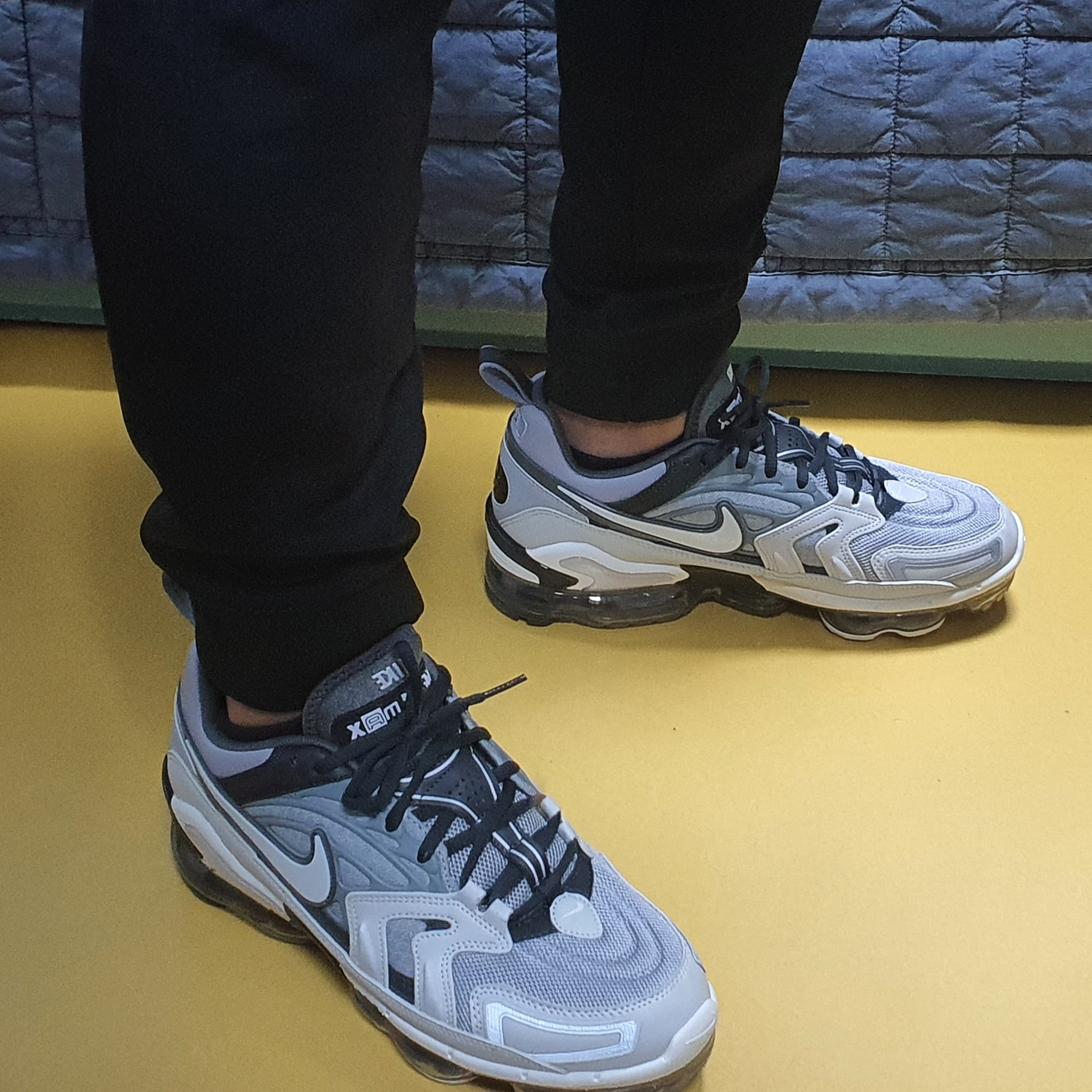 Nike Air VaporMax EVO Wolf Grey 착용 스타일 - 1