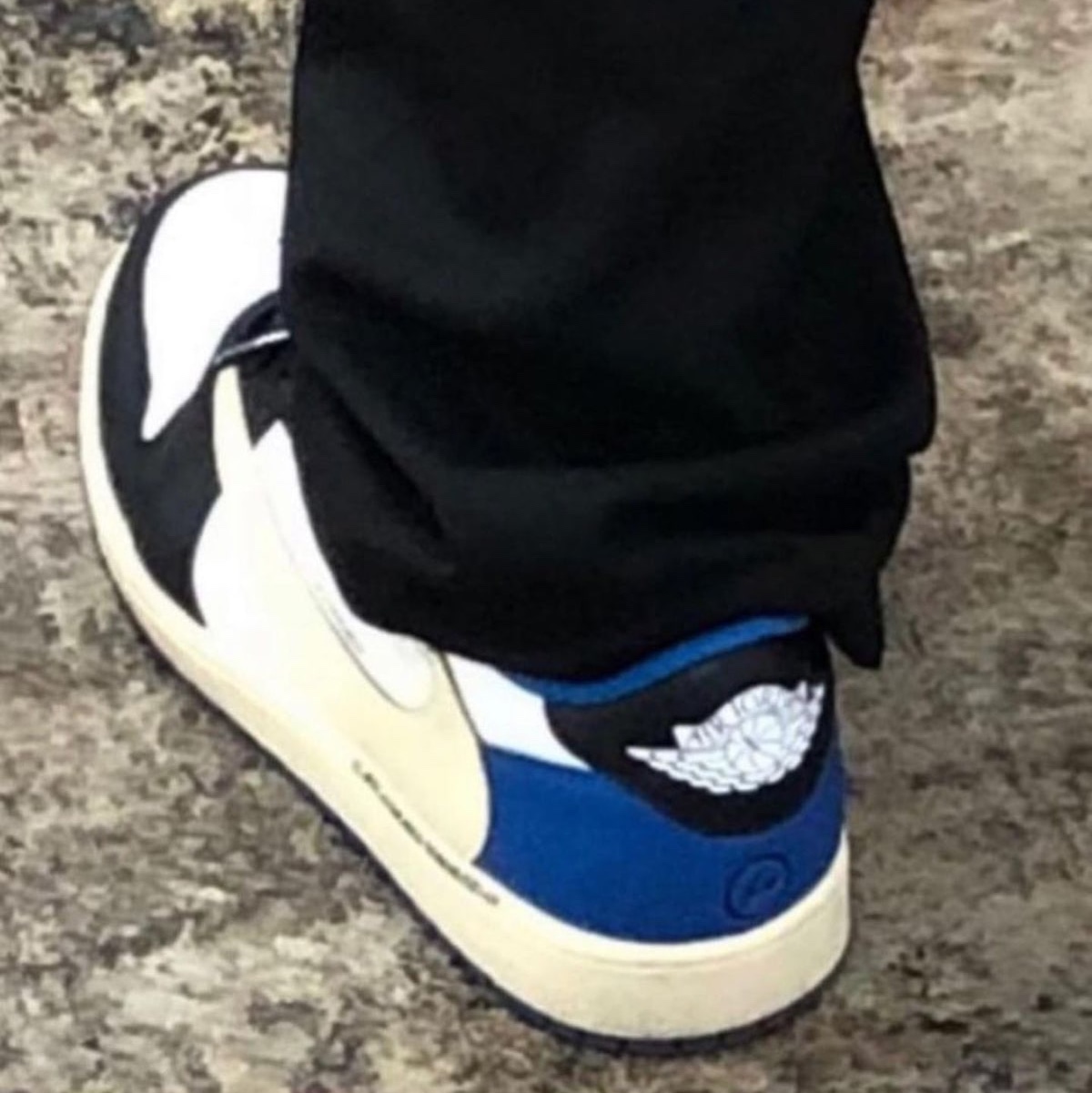 Jordan 1 x Travis Scott Retro Low OG SP Mocha 착용 스타일 - 4