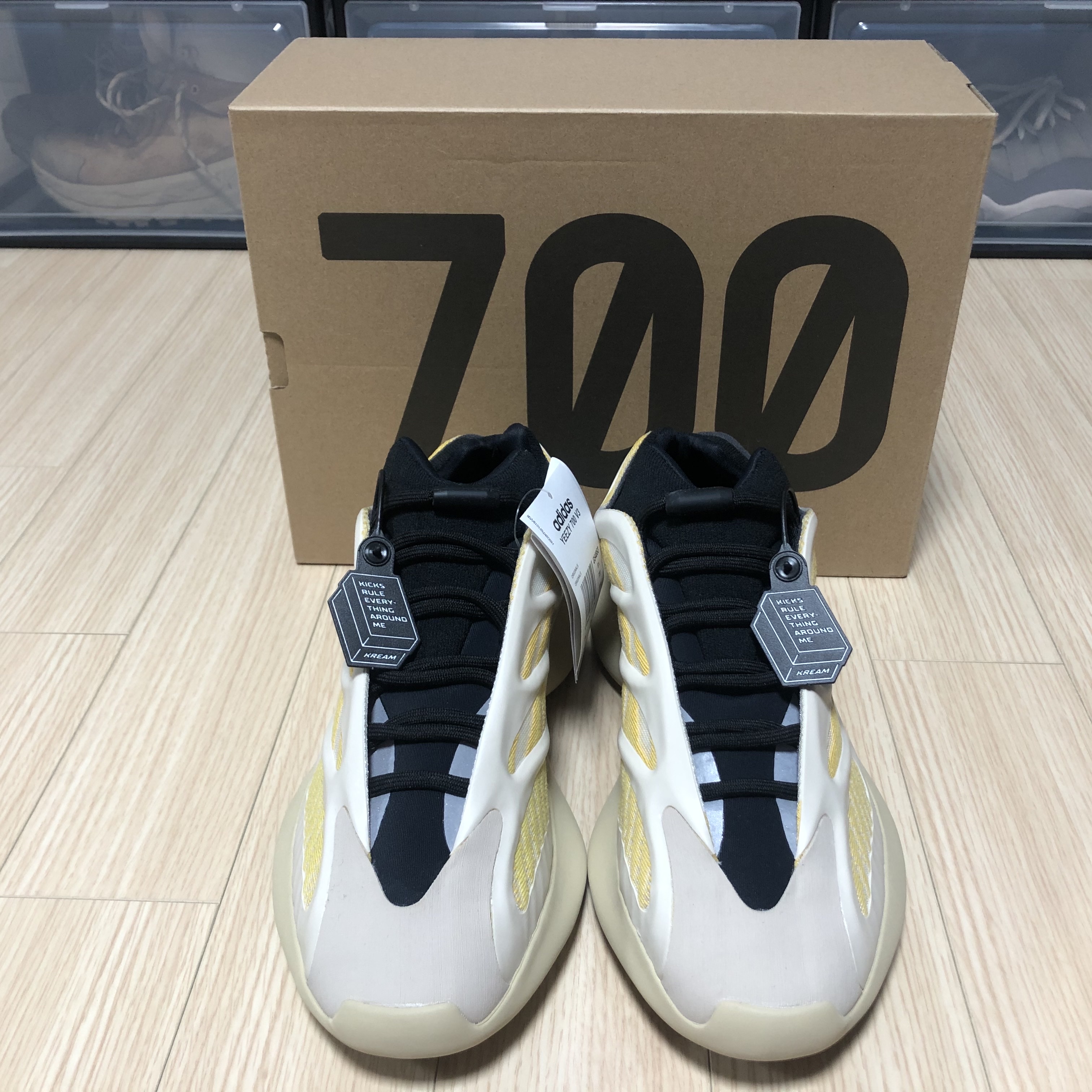 Adidas Yeezy 700 V3 Safflower 착용 스타일 - 5