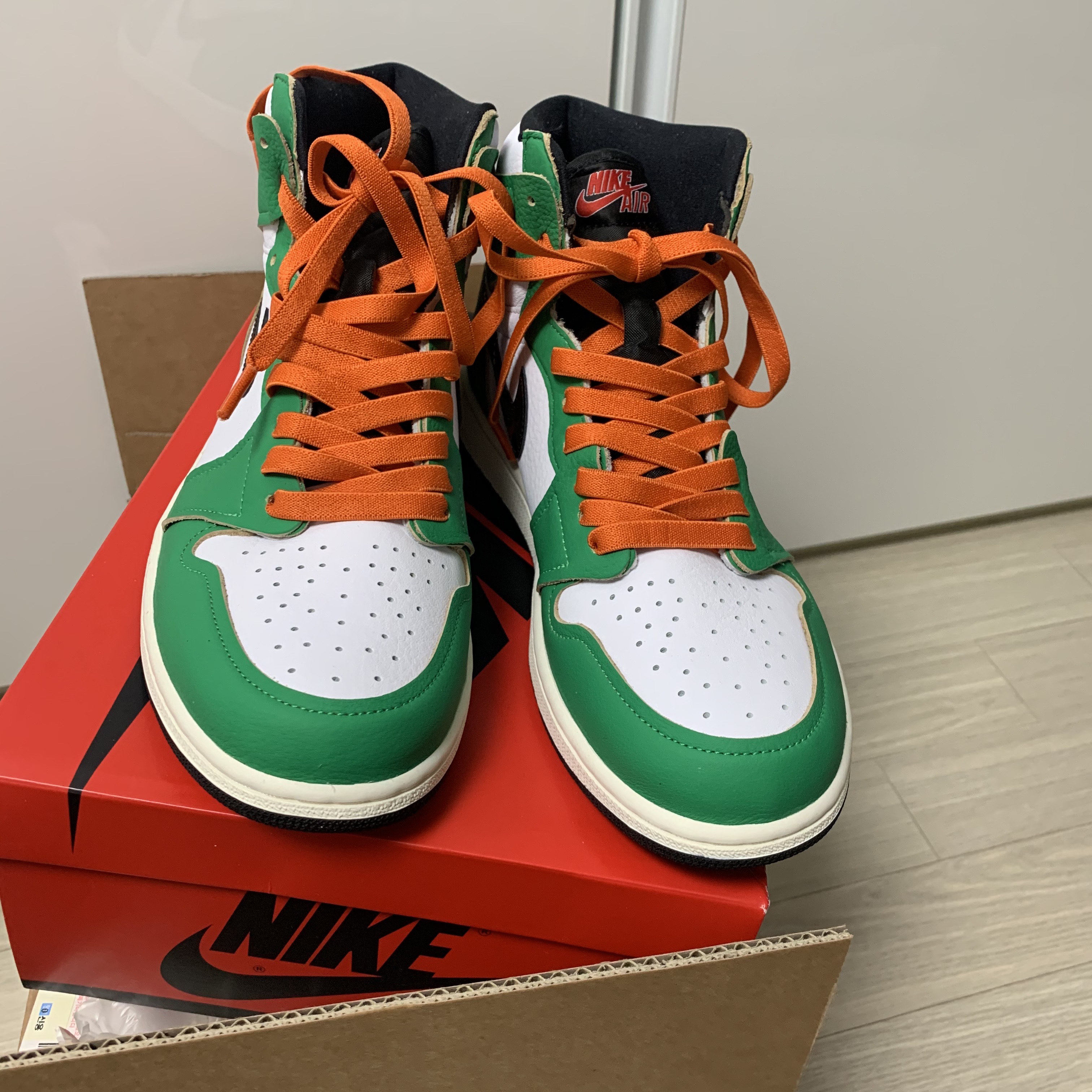 (W) Jordan 1 Retro High OG Lucky Green 착용 스타일 - 1