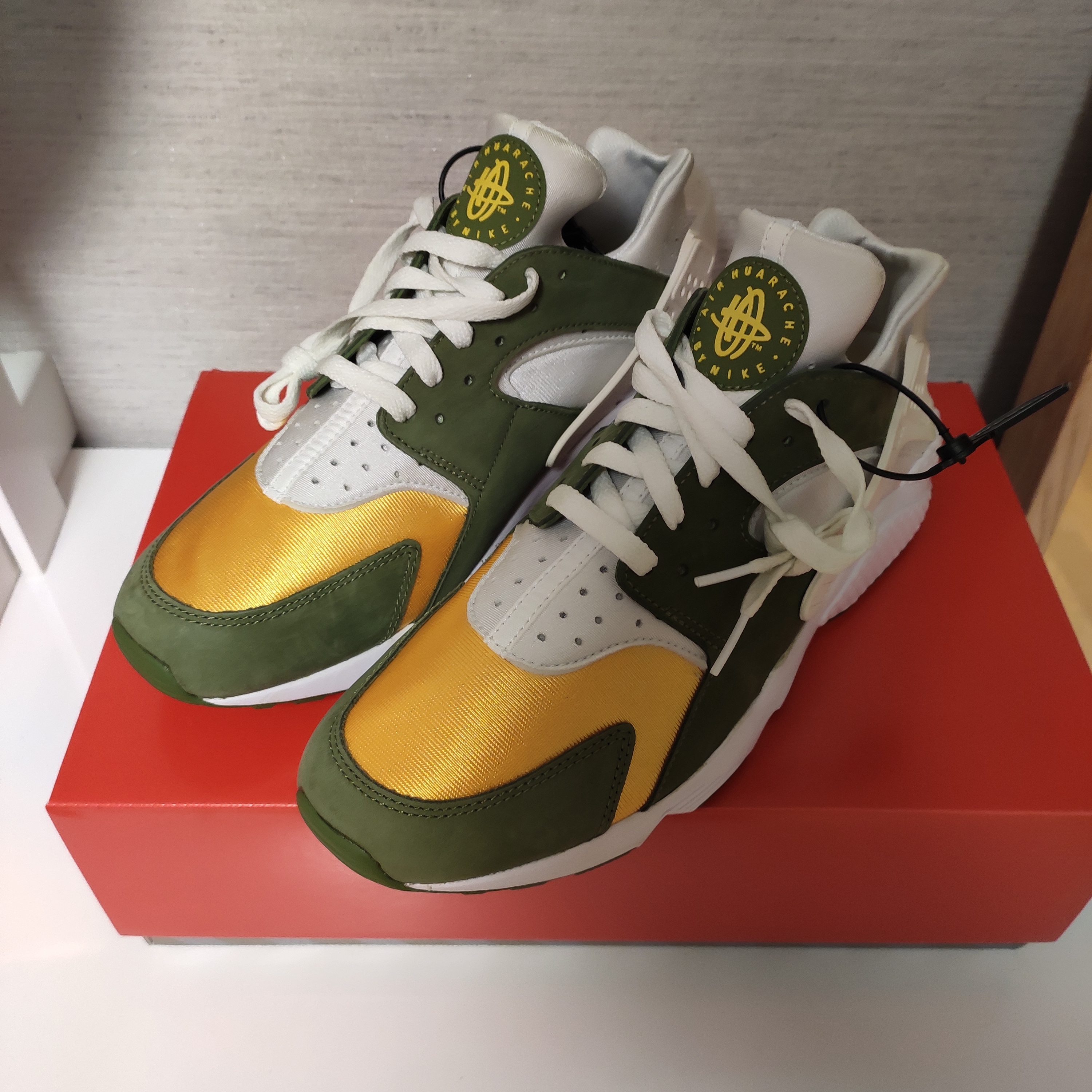 Nike x Stussy Air Huarache LE Dark Olive 착용 스타일 - 2