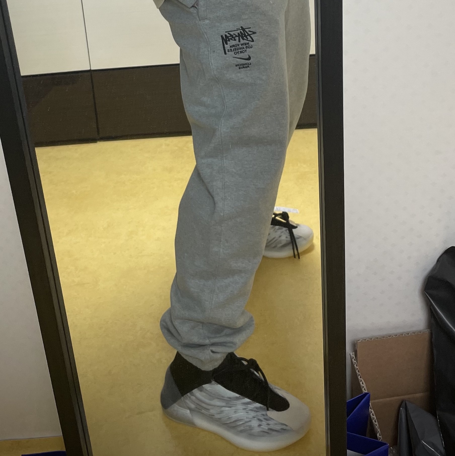 Adidas Yeezy QNTM BSKTBL 착용 스타일