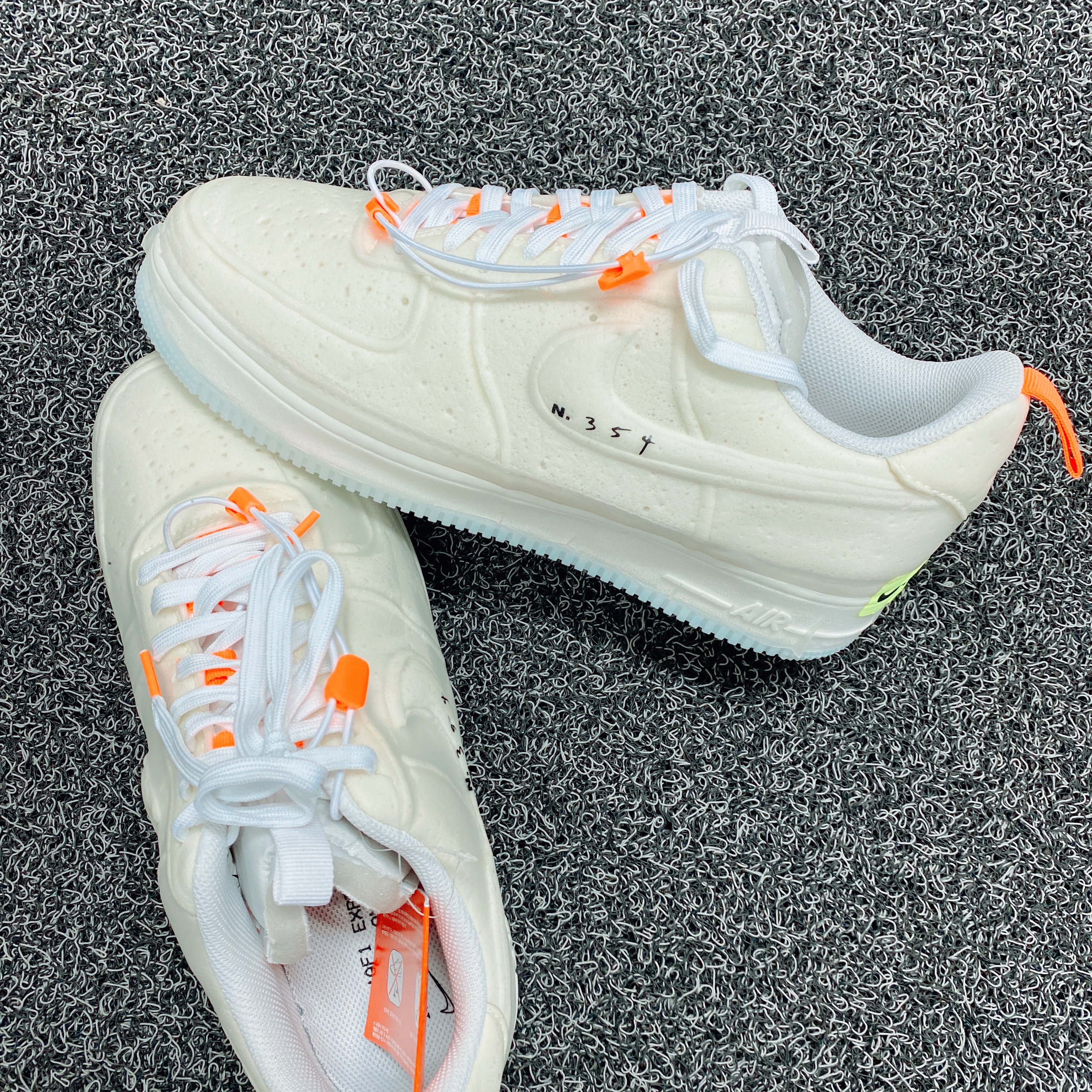 Nike Air Force 1 Experimental Sail 착용 스타일 - 3