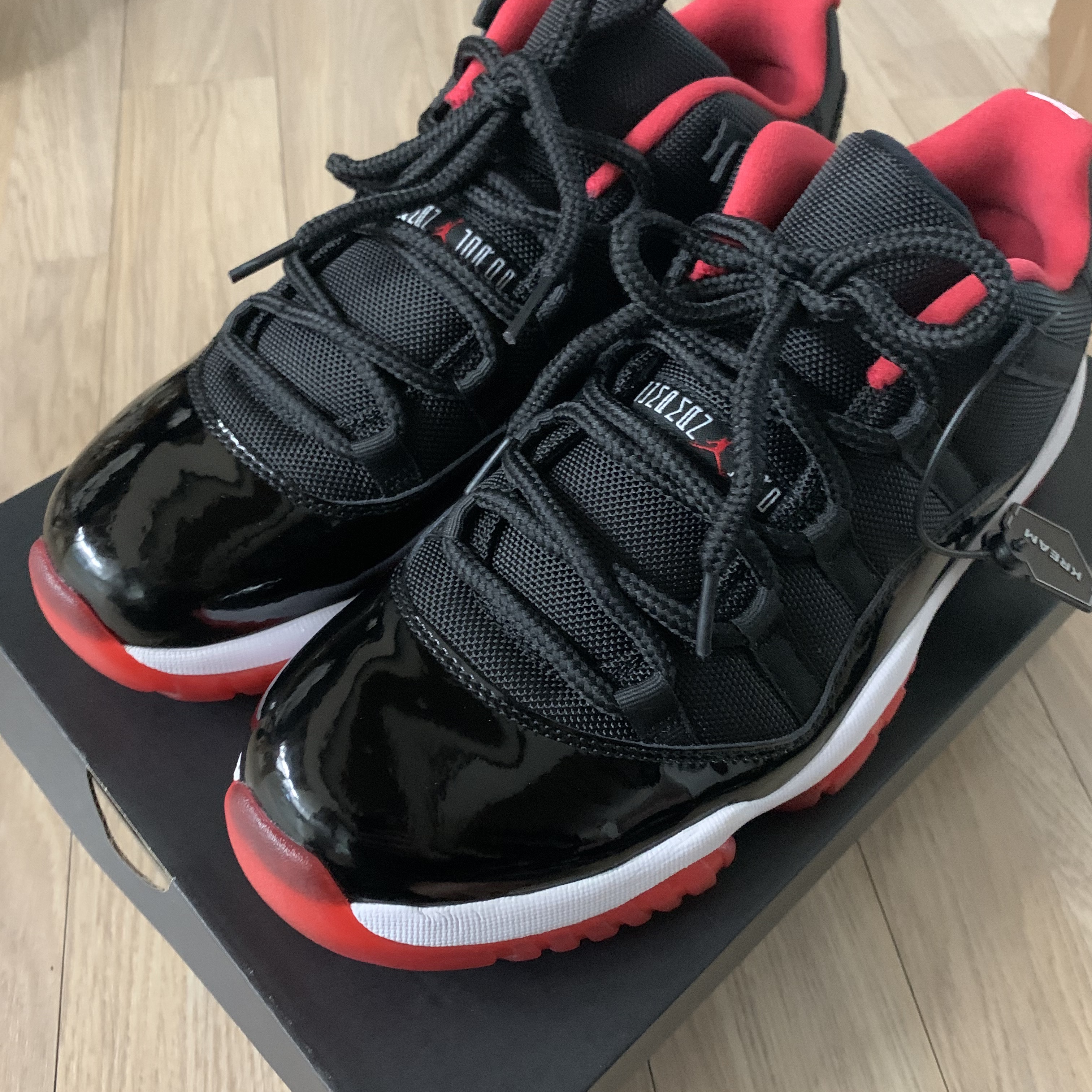 Jordan 11 Retro Low Bred 착용 스타일 - 2
