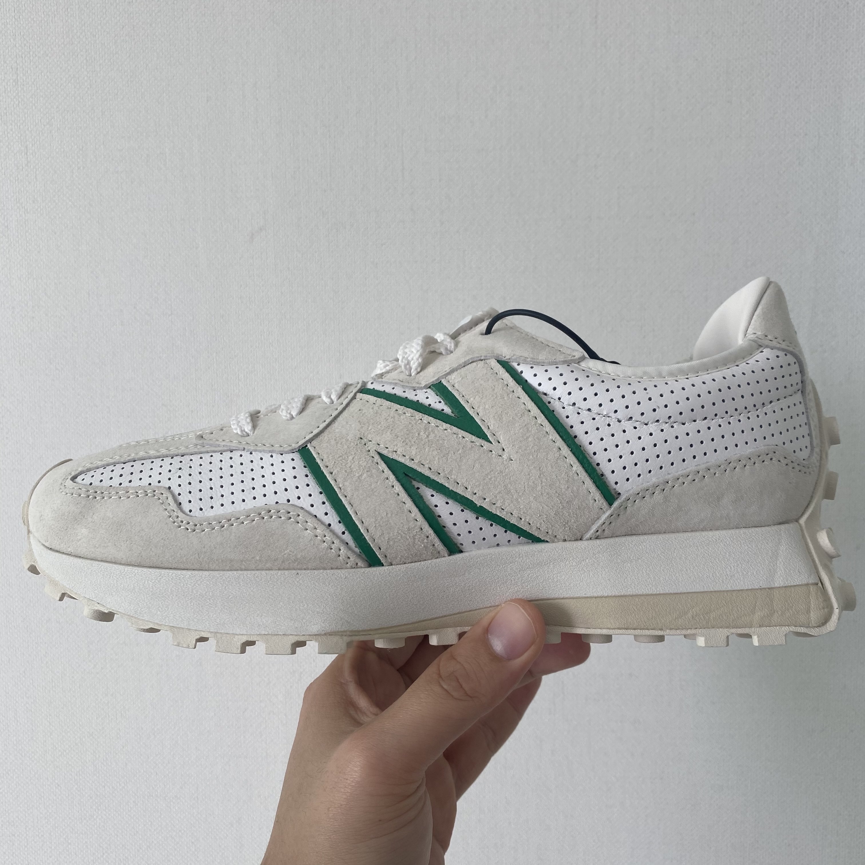 New Balance x Casablanca 327 Idealist Off White Green 착용 스타일