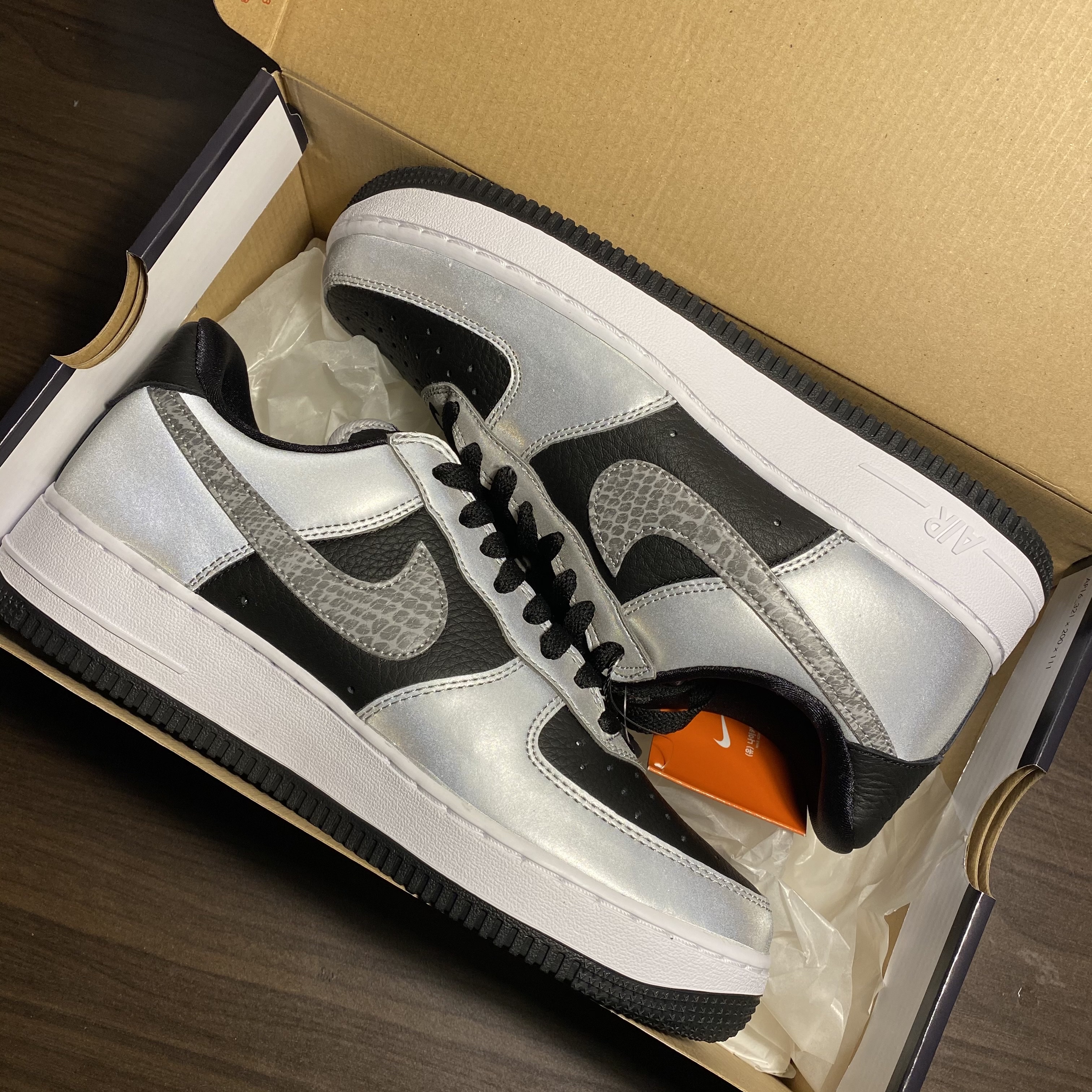 Nike Air Force 1 B Silver Snake 착용 스타일 - 5