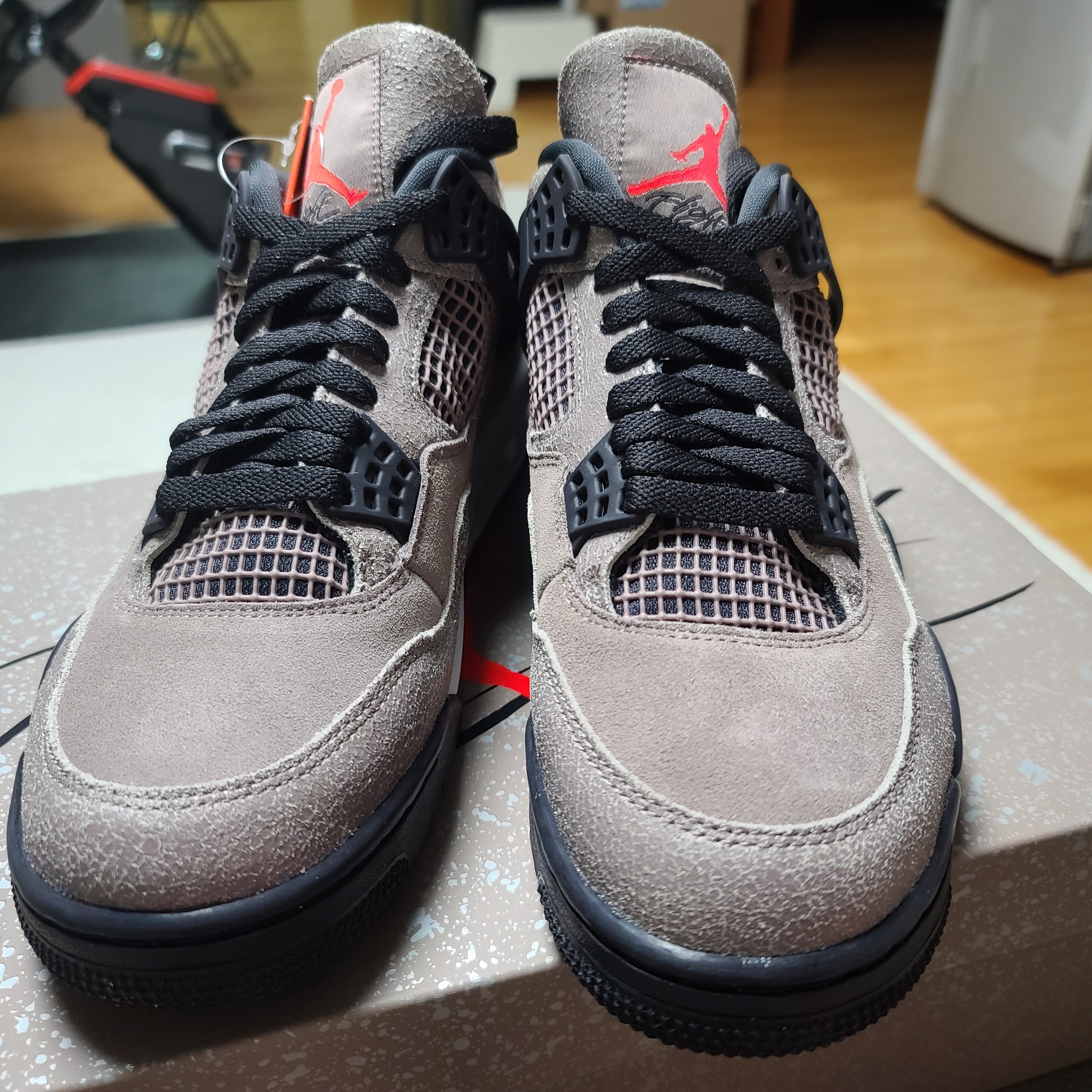 Jordan 4 Retro Taupe Haze 착용 스타일 - 3