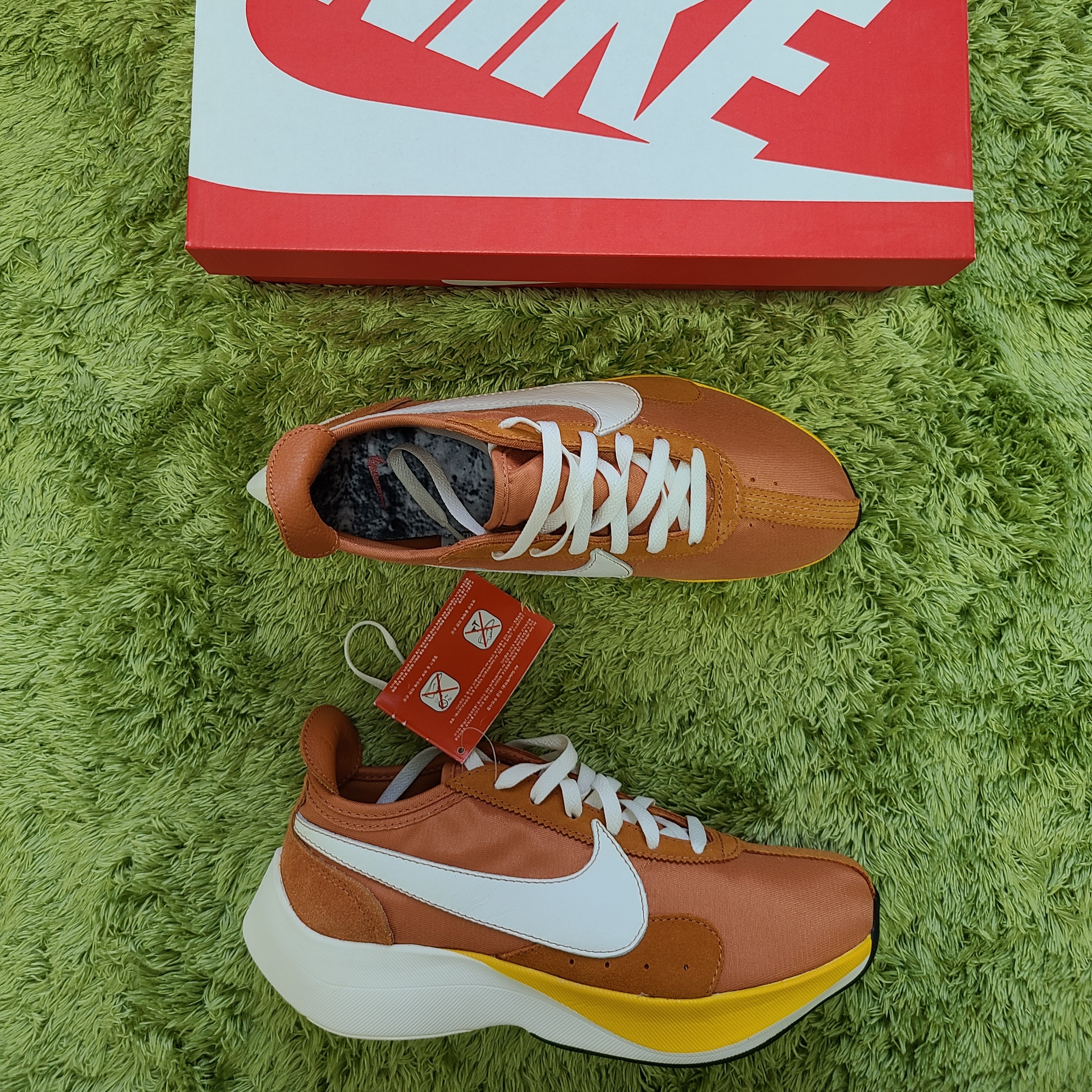 Nike Moon Racer Monarch 착용 스타일