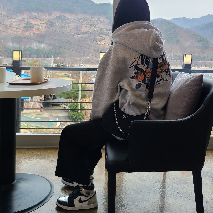 (W) Jordan 1 Retro High OG Silver Toe 착용 스타일 - 1