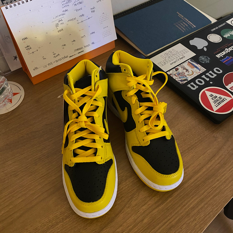 Nike Dunk High SP Varsity Maize 착용 스타일 - 2