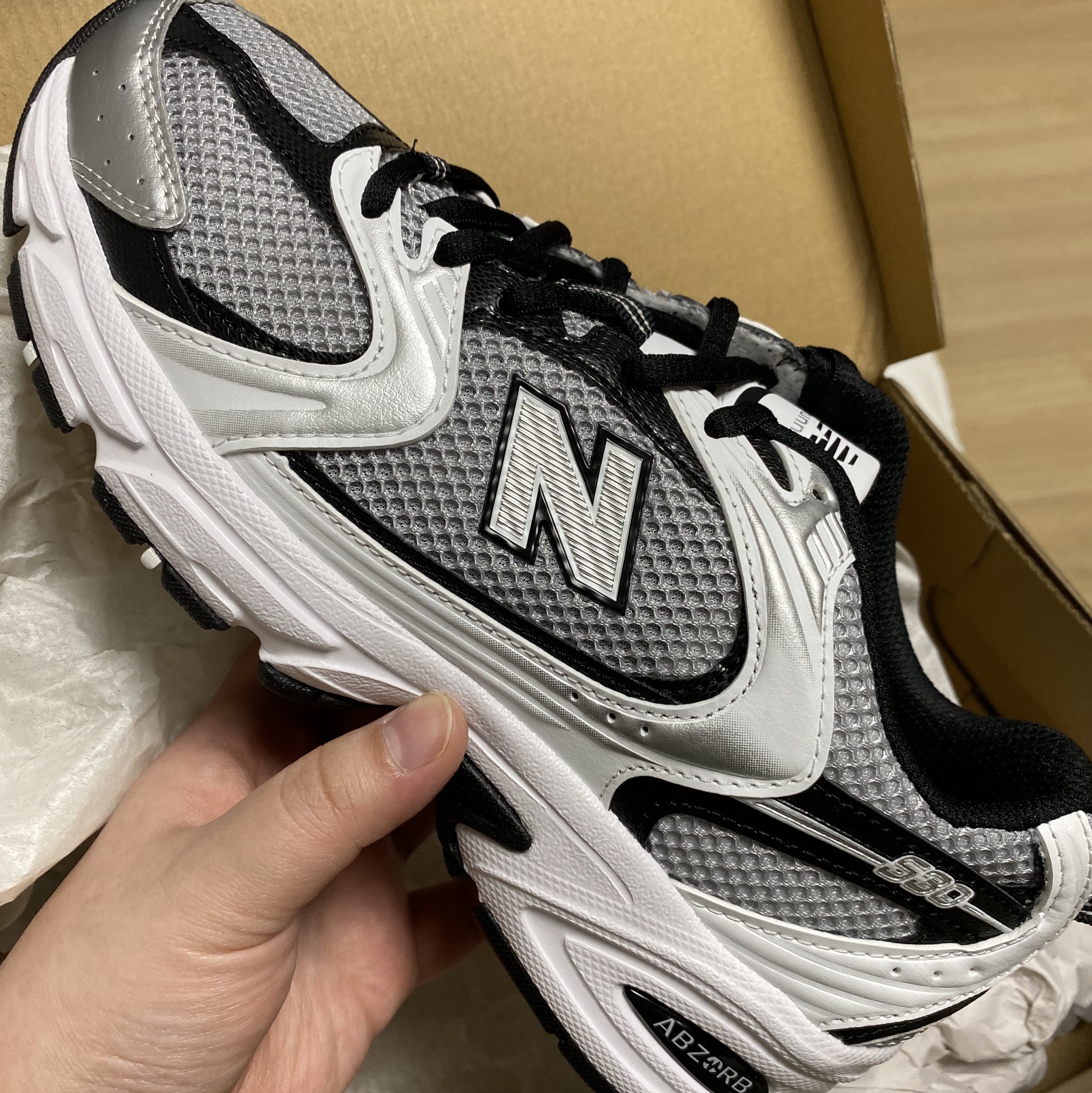 New Balance 530 Silver Black 착용 스타일