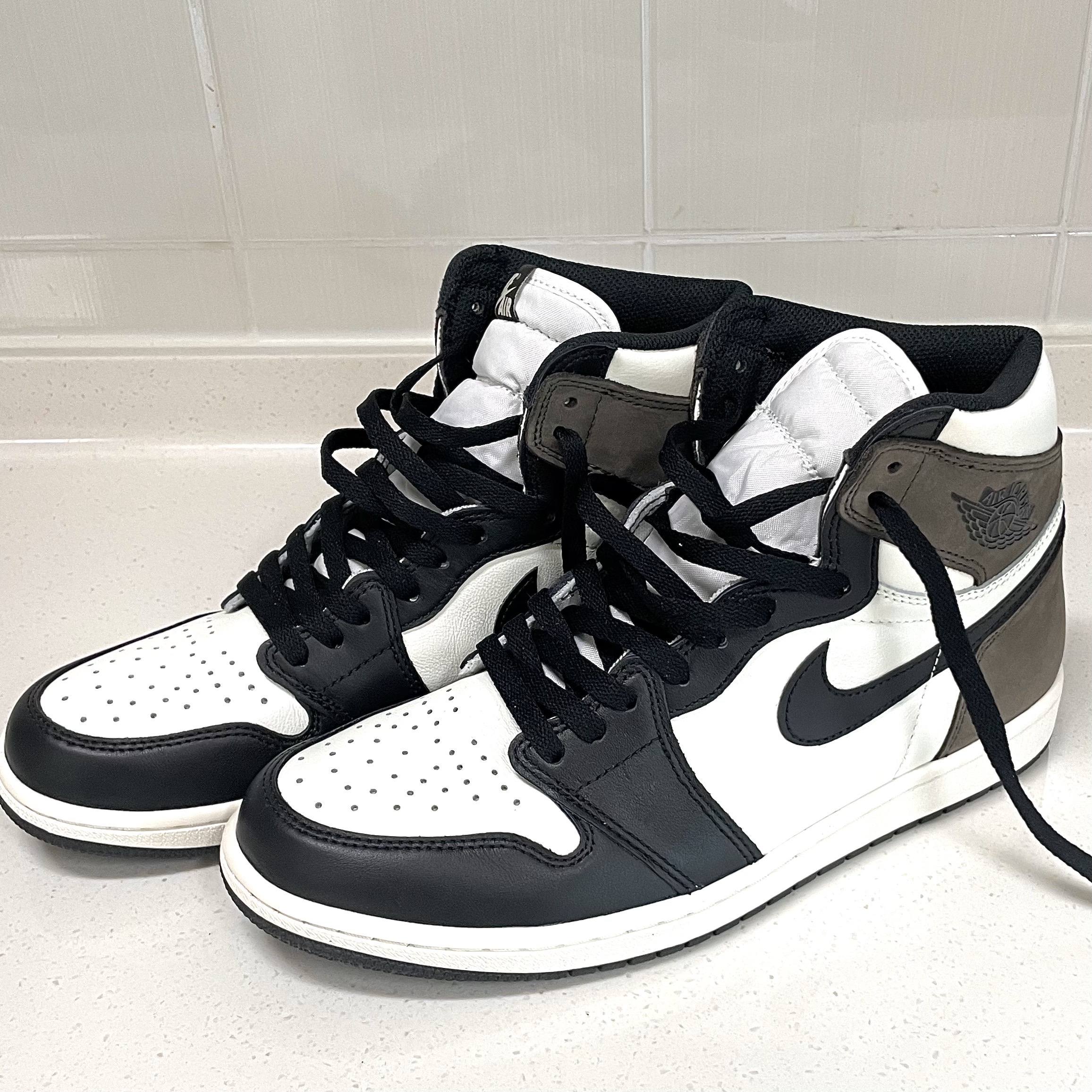 Jordan 1 Retro High OG Black Mocha 착용 스타일