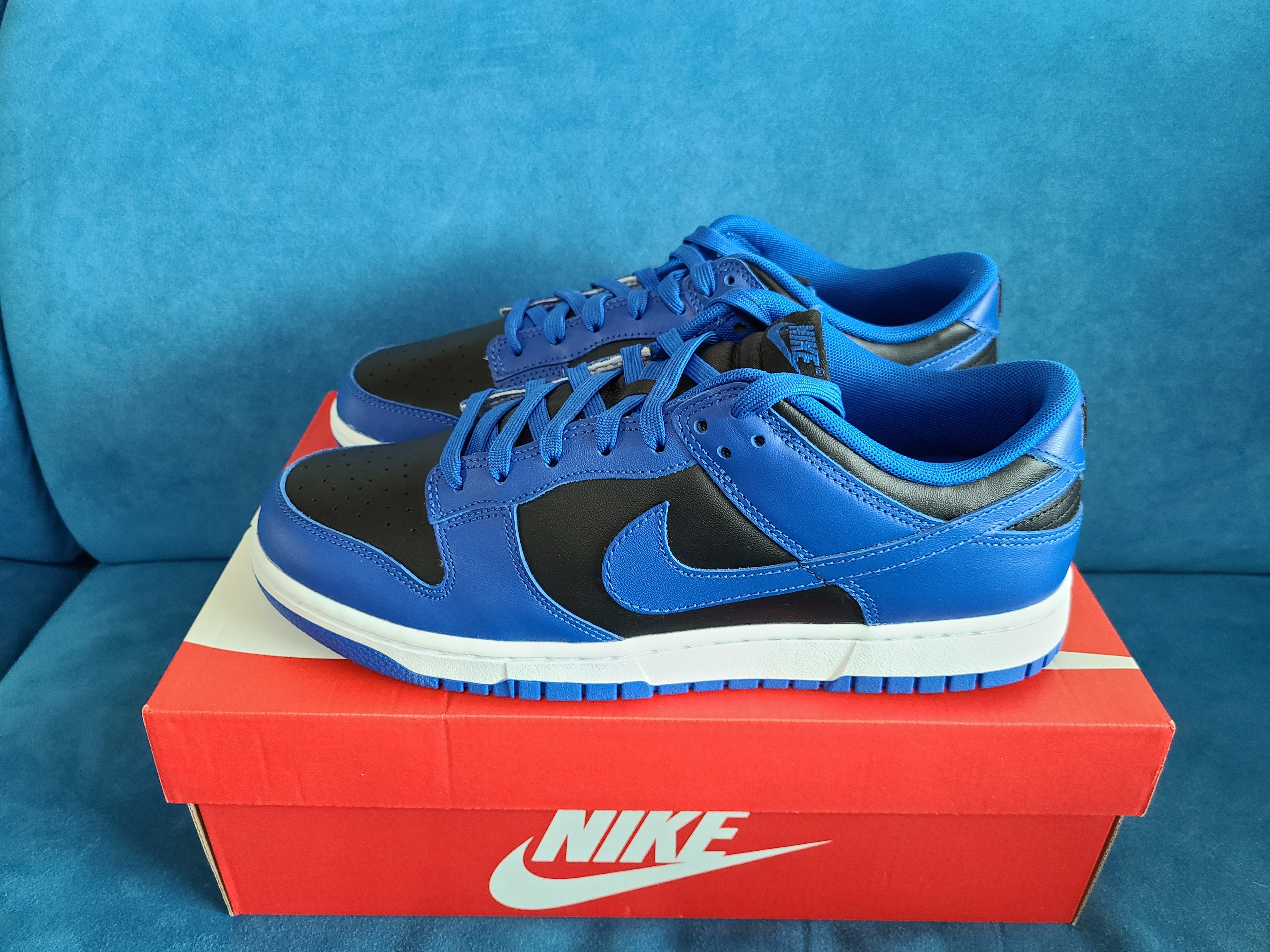 Nike Dunk Low Retro Hyper Cobalt 착용 스타일 - 2