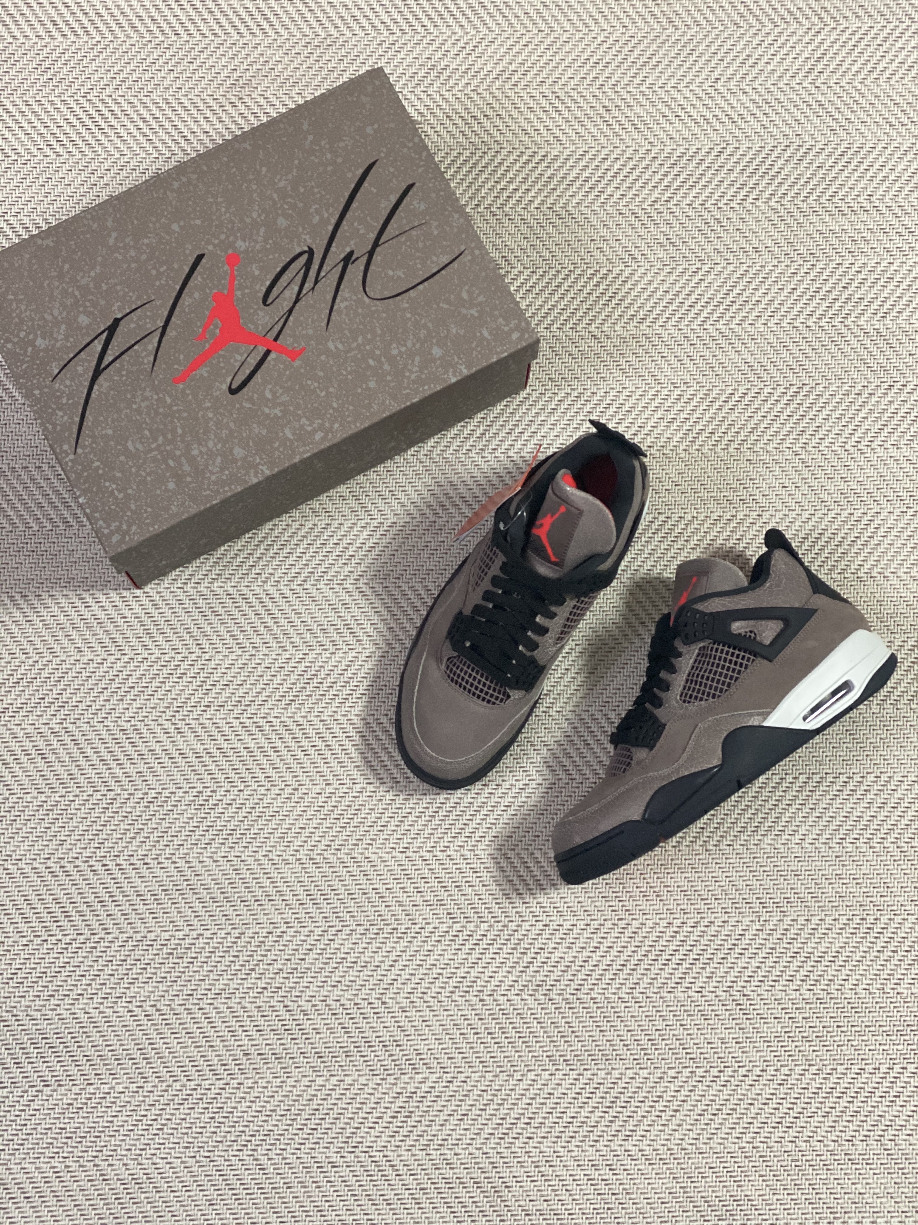 Jordan 4 Retro Taupe Haze 착용 스타일 - 1