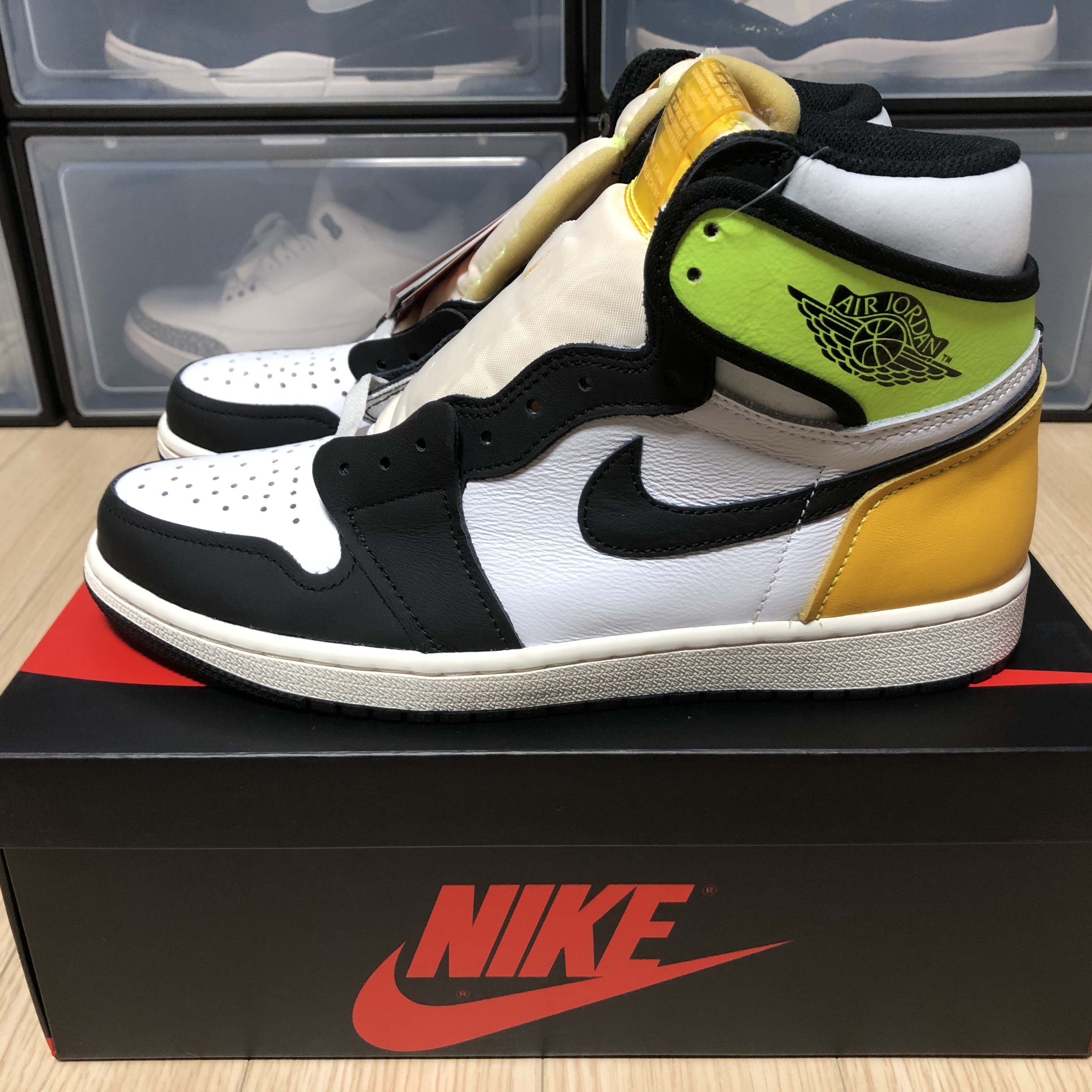 Jordan 1 Retro High OG Volt Gold 착용 스타일 - 1
