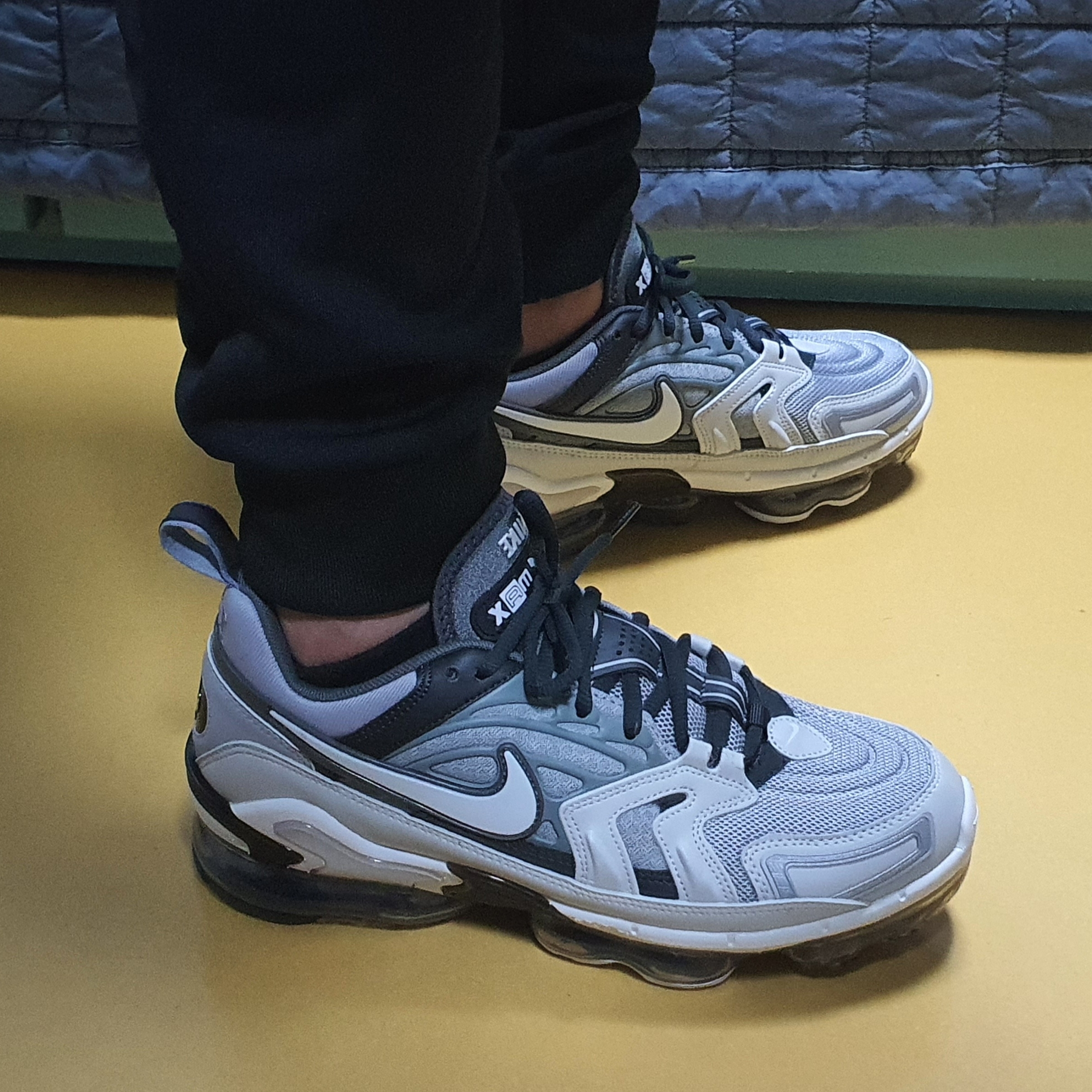 Nike Air VaporMax EVO Wolf Grey 착용 스타일 - 2