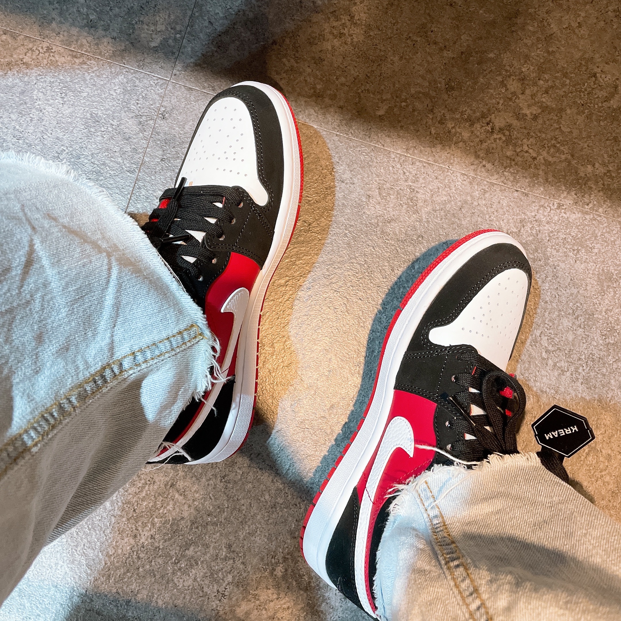 (W) Jordan 1 Low Gym Red Black White 착용 스타일 - 2