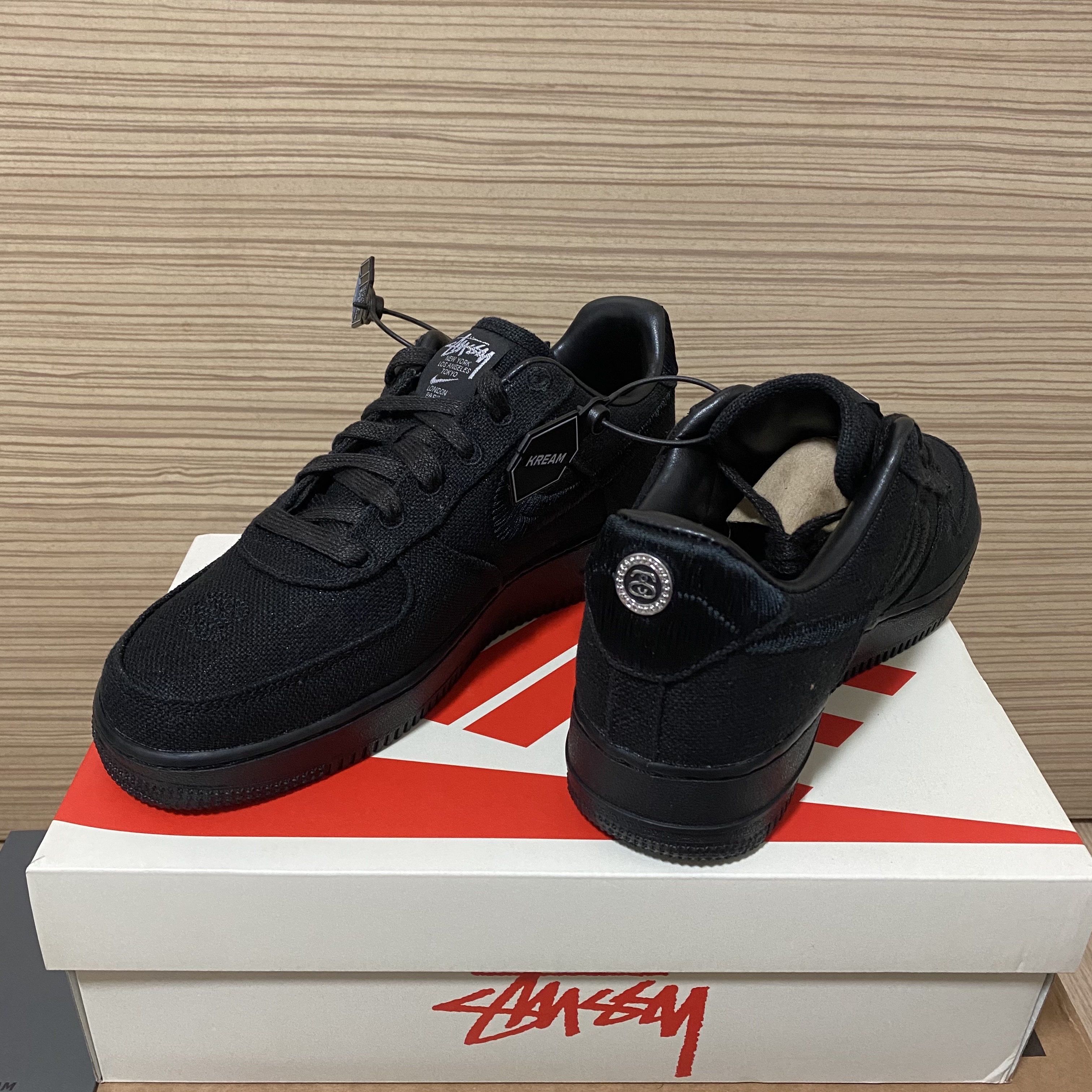 Nike x Stussy Air Force 1 Low Triple Black 착용 스타일