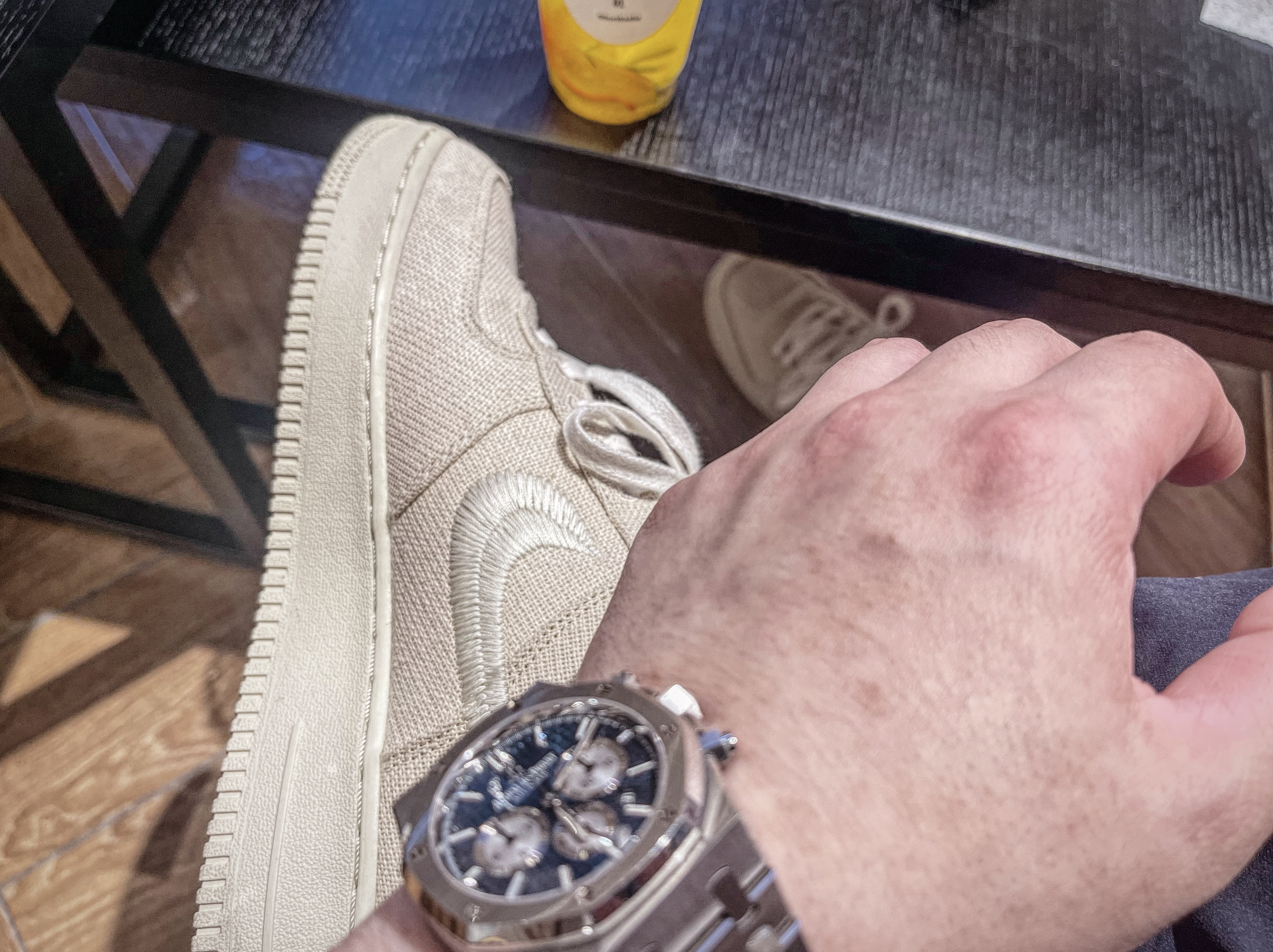 Nike x Stussy Air Force 1 Low Fossil 착용 스타일 - 3
