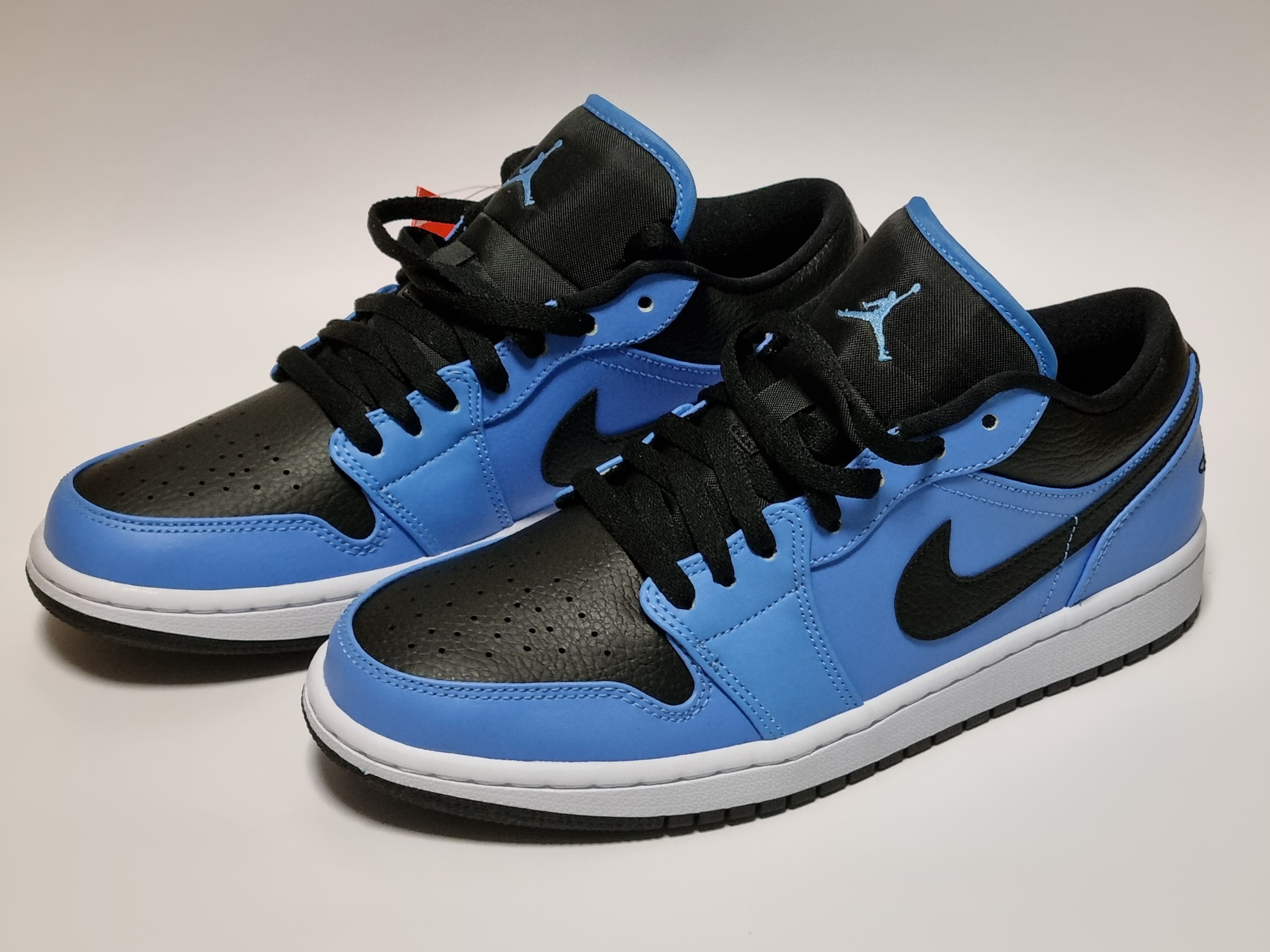 Jordan 1 Low University Blue Black 착용 스타일