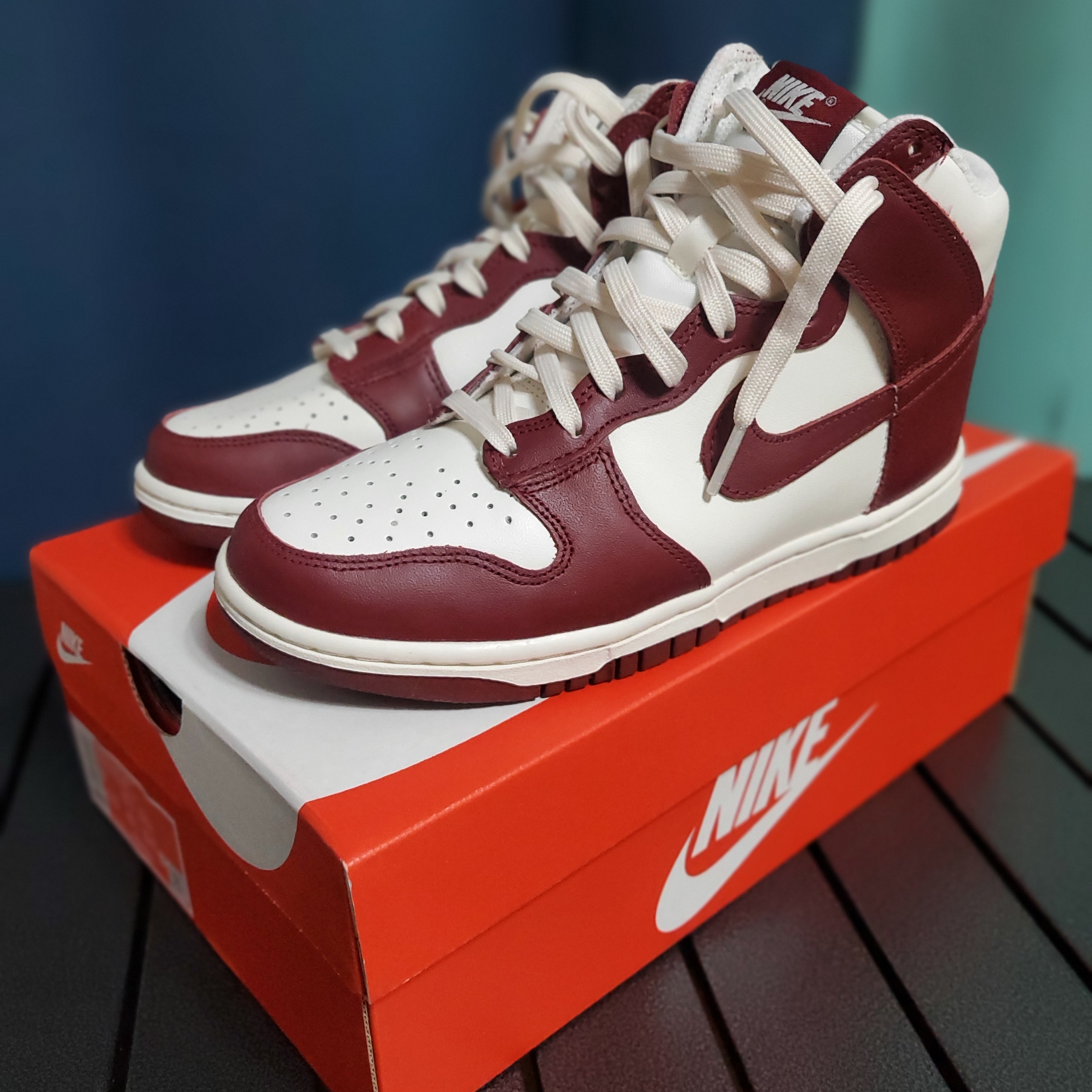 (W) Nike Dunk High Team Red 착용 스타일