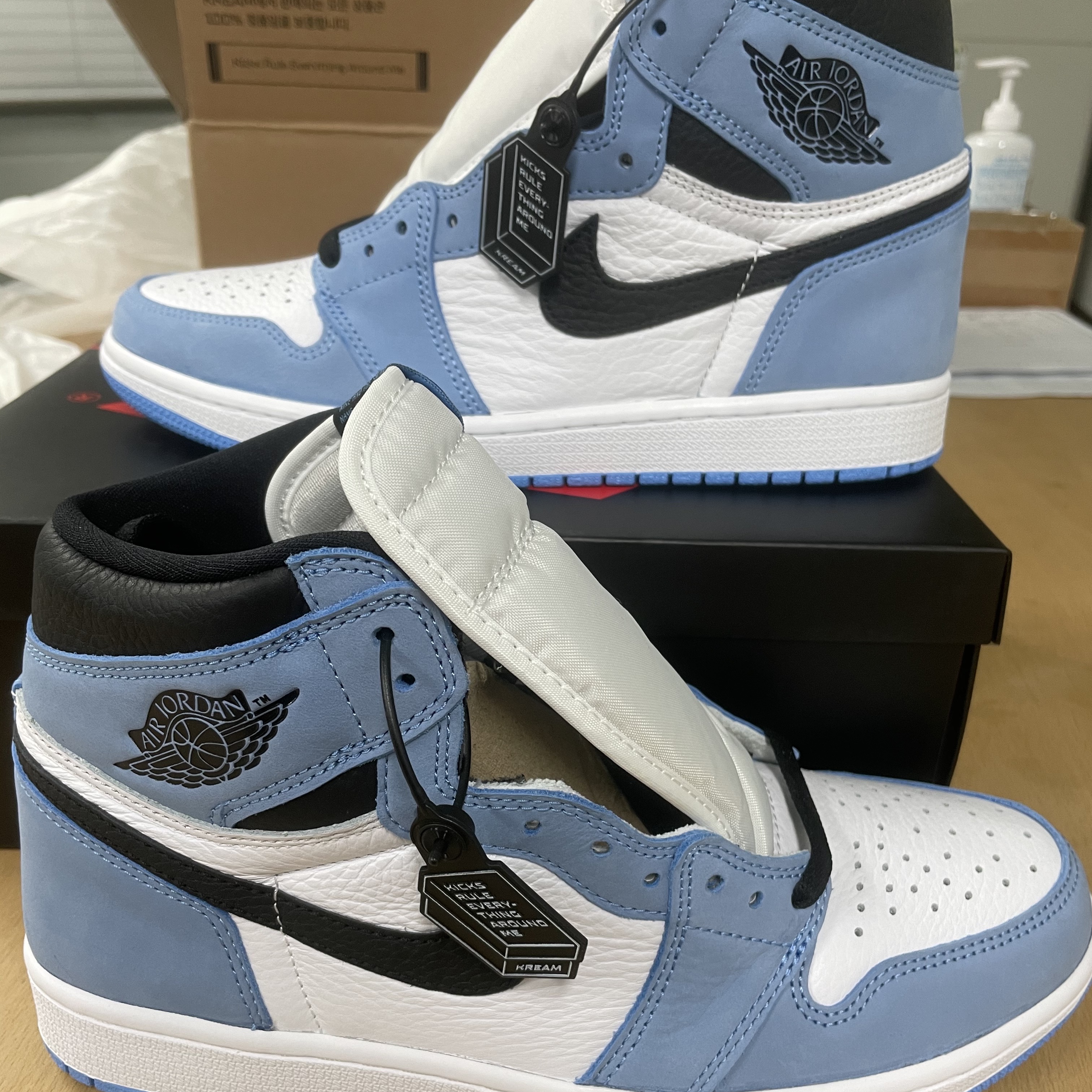 Jordan 1 Retro High OG University Blue 착용 스타일 - 1