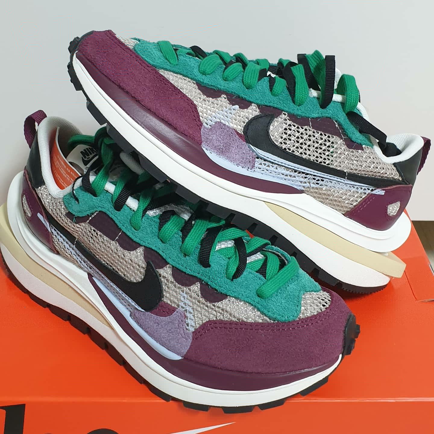 Nike x Sacai VaporWaffle String & Black Villain Red, Nike x Sacai VaporWaffle Tour Yellow & Gorge Green Sail 착용 스타일 - 2