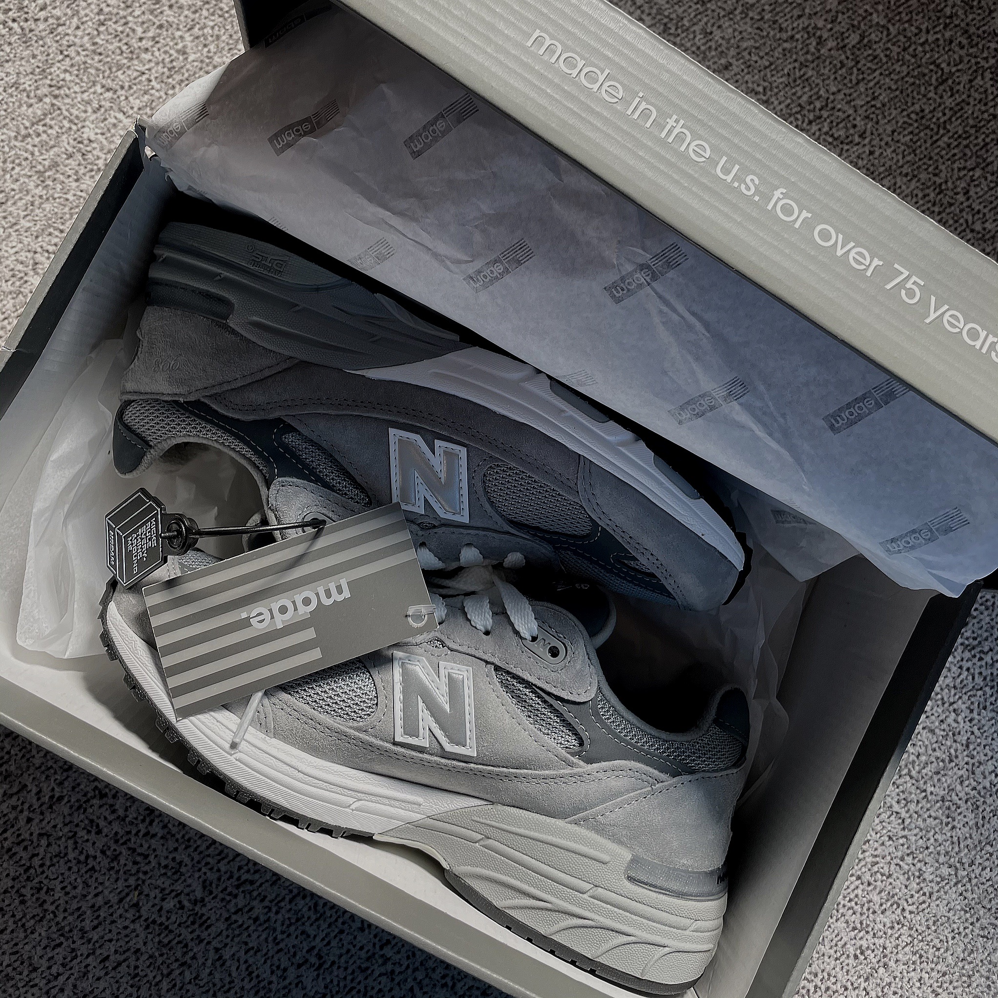 (W) New Balance 993 Made in USA Grey - B Standard 착용 스타일 - 2