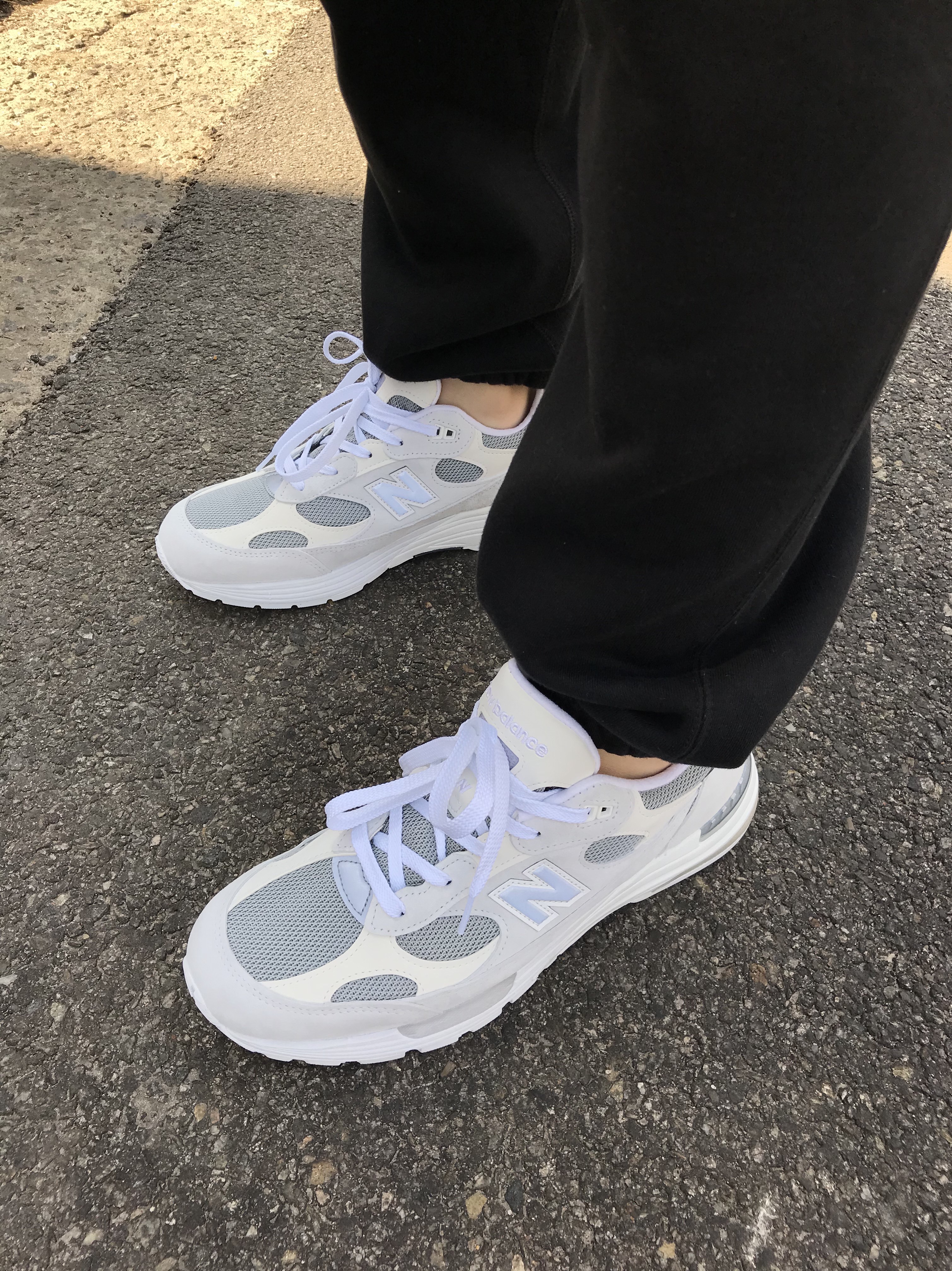 New Balance 992 Made in USA White Silver 착용 스타일 - 1