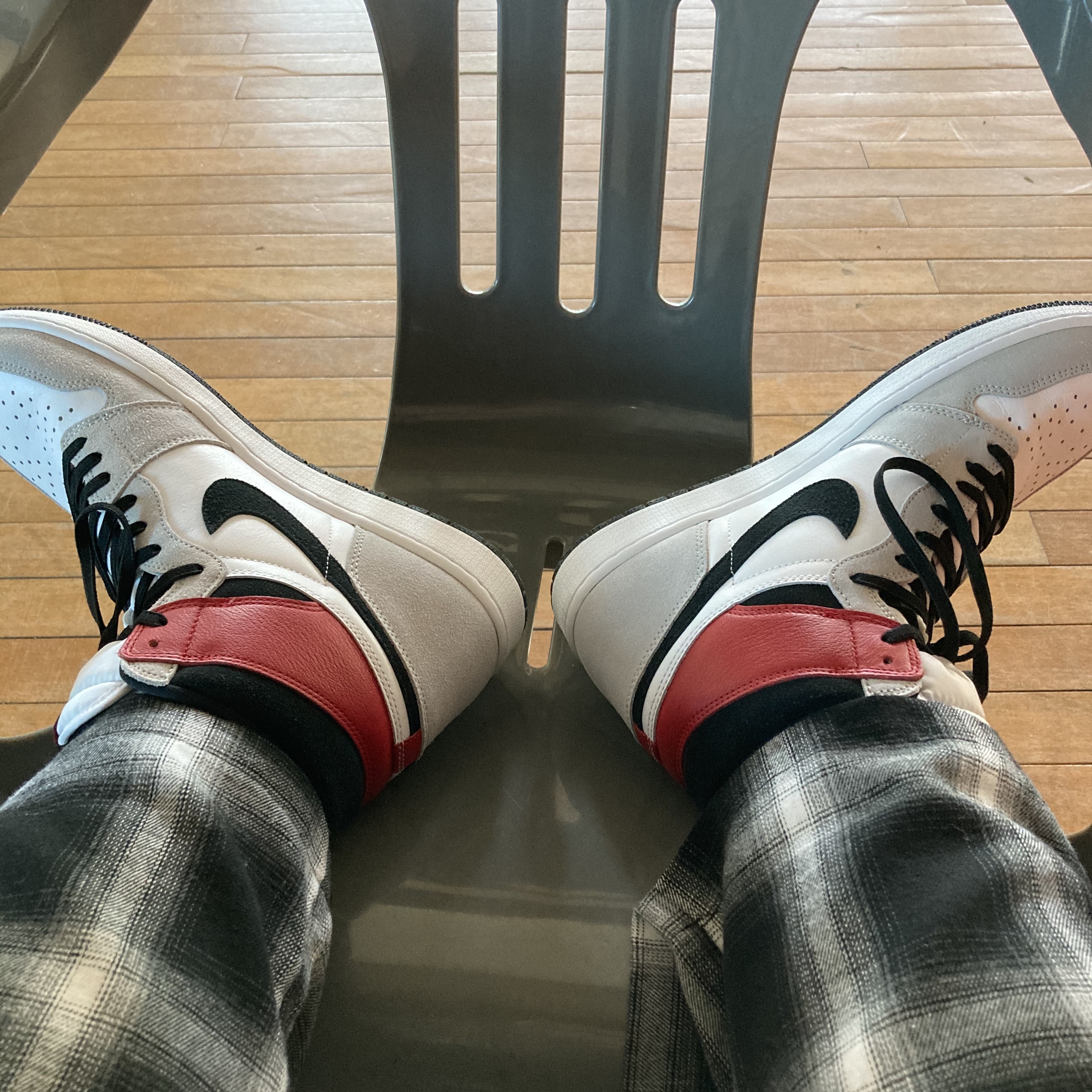 Jordan 1 Retro High OG Light Smoke Grey 착용 스타일