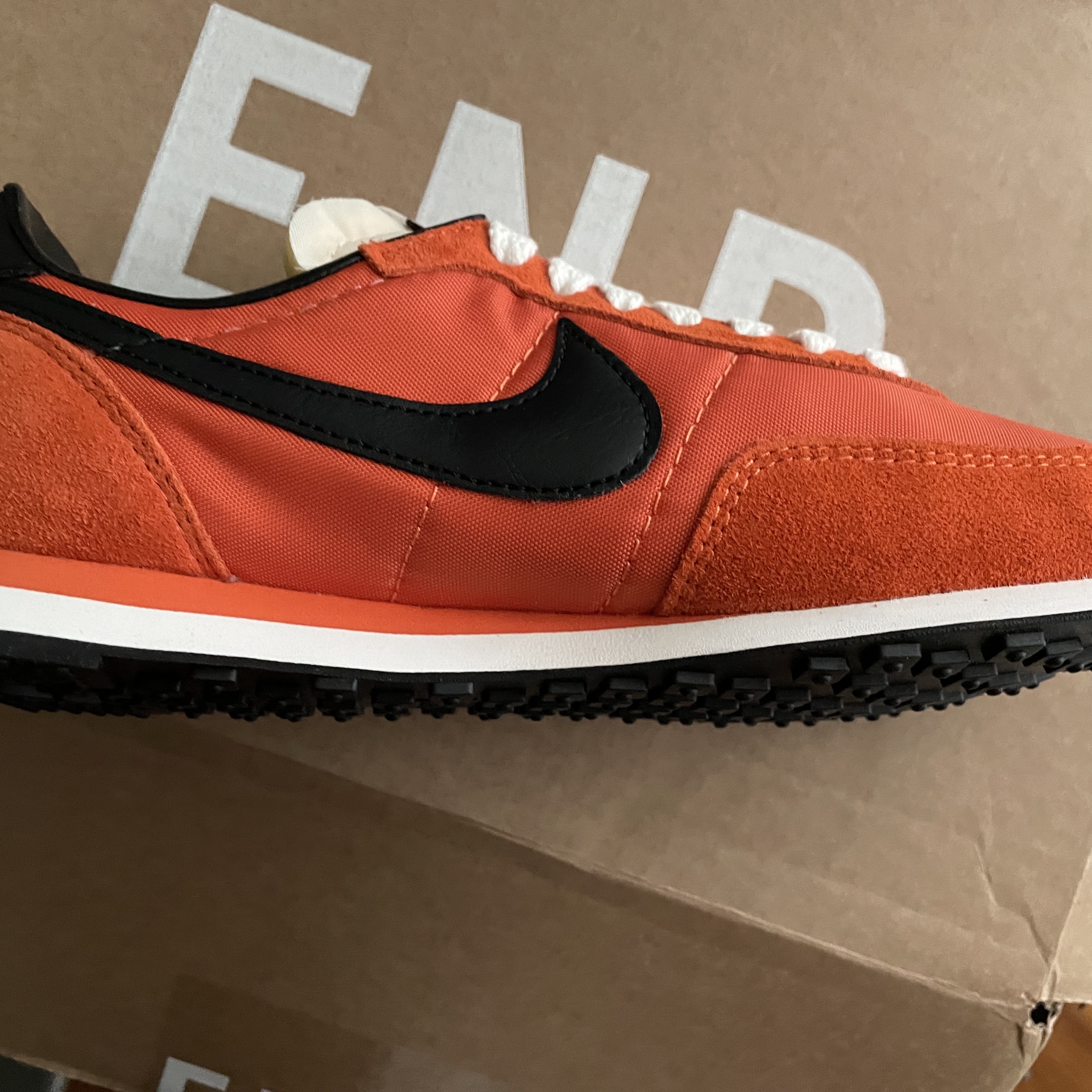 Nike Waffle Trainer 2 SP Starfish 착용 스타일